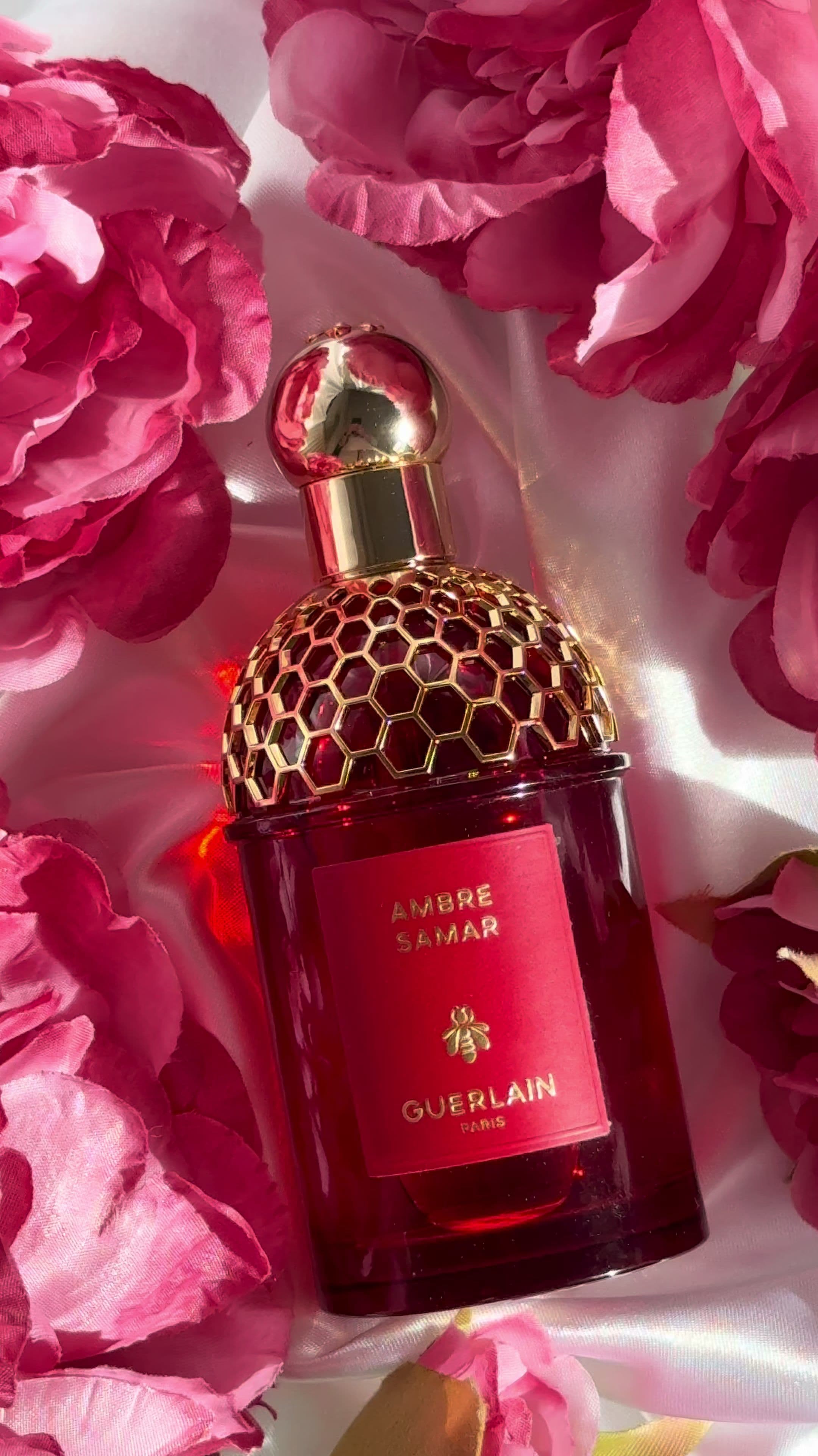 Today I have a beautiful perfume to show you ♥️♥️♥️ It’s the Absolus Allegoria Ambre Samar from GUERLAIN 😍 The bottle is absolutely stunning ✨♥️✨ The fragrance is warm and spicy, it lasts for ages, I sprayed it on my jacket in the morning and it was still there days later. It smells absolutely beautiful 😍 but I think this for me personally is more of a male fragrance. This type of fragrance is exactly what my husband loves. I have given it to him even though it kills me to give him such a stunning bottle. 😁😭💔 Top Notes: Frankincense, Almond, Cardamom  Middle Notes: Amber Gold Accord, Davana, Amber Tincture Base Notes: Benzoin, Patchouli, Tonka Bean Ambre Samar depicts the magic of a red moonlit night in a perfume full of contrasts. Dark and mysterious wreaths of frankincense and ambergris are illuminated by a flamboyant amber accord with sensual vanilla and honey accents.  A chiaroscuro creation, inspired by the spectacular light that bursts forth from the darkness during a lunar eclipse. Absolus Allegoria, the absolute fragrance collection, is an enchanting and mysterious journey to the heart of the world’s wonders once night falls: fragrance trails celebrating deep and powerful nature, revealed by striking contrasts in the moonlight. Gifted by @influenster @Guerlain ♥️♥️♥️ #GUERLAIN #GUERLAINperfume #guerlainparfum #AbsolusAllegoria #AmbreSamar #PerfumeLover #FragranceObsessed #FragranceOfTheDay #fragranceaddict #guerlainparis #fyp #explorepage #beauty #beautyproducts #foryourpage #guerlainfragrance #perfumes #perfume #parfum #fragrance #fragrancelover #red #aesthetics #aesthetic #redaesthetic