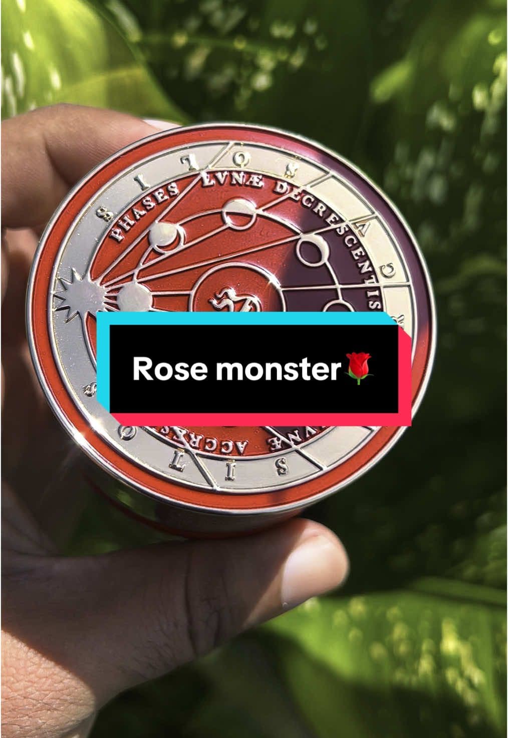 You have to be daring to rock this one. Porpora opens with an enchanting blend of Rose Absolute, Raspberry, Cinnamon, and Clove. These top notes create an inviting and warm introduction that is both sweet and spicy. As the fragrance evolves, the heart notes of Bulgarian Rose, Poppy, Incense, and Patchouli unfold, adding depth and sophistication. The base notes of Chestnut Wood, Benzoin, Amber, Musk, and Myrrh provide a lasting and memorable finish, leaving a trail of elegance and allure. #tizianaterenzi #sotd #nicheboss #italian #fyp #popora 