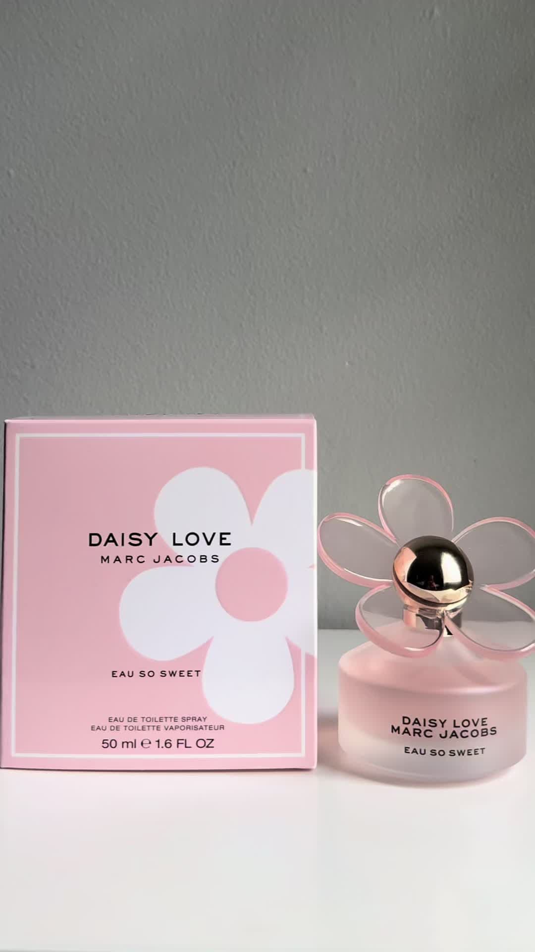 Daisy Love Eau So Sweet By Marc Jacobs literally my favourite perfume ever🌸 10/10 recommended!#marcjacobs #daisyperfume #aesthetic #pink #perfumecommendations 