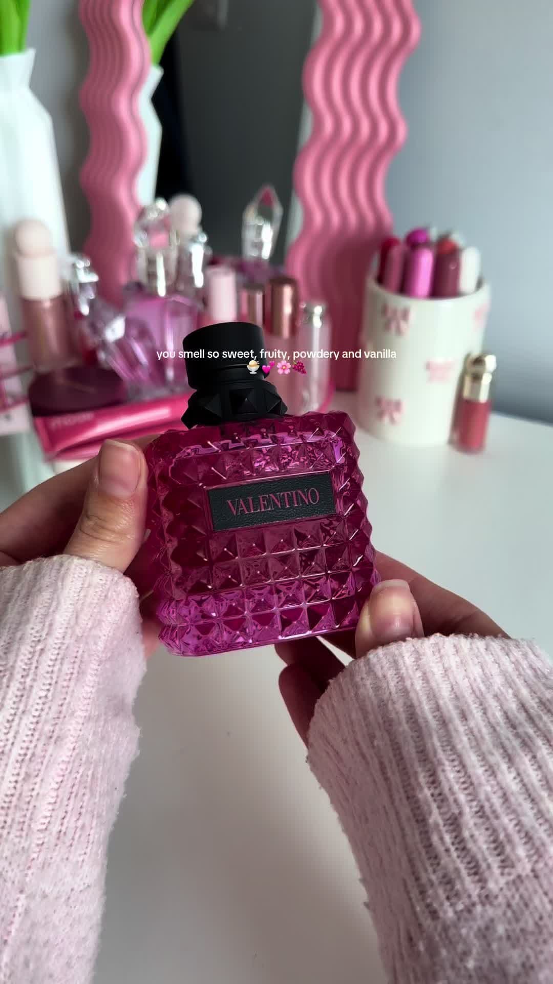 Born in Roma Extradose Donna Valentino @Valentino 🩷 This is sweet, fruity, vanilla scent✨ Top note is Blackcurrant; Middle note is Rum; Base note is Vanilla. *pr  #valentinoborninroma  #girlygirl #valentinoperfume #girlymakeup #perfumelover #perfume #perfumecollection #girlymakeup #perfumetiktok  #perfumeaddict #valentino #valentinoextradose #valentinobeauty #fragrancelover #vanillaperfume #perfumetips