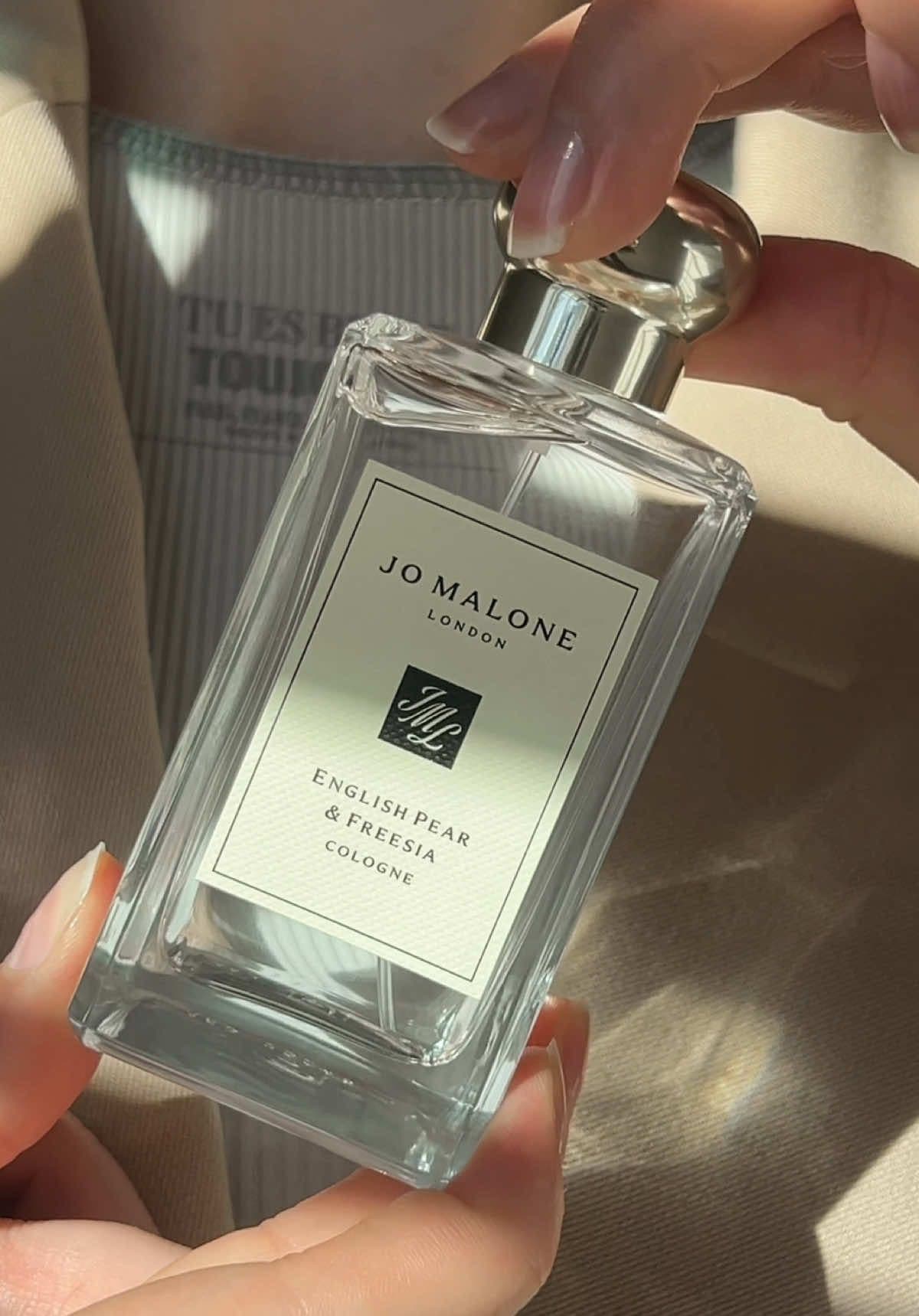 Let’s unbox my favorite and most complimented perfume of all times🤍  @Jo Malone London English Pear&Freesia is the perfect combination of orchard freshness and timeless grace! Subtle sweetness, gentle florals, and a touch of elegance in every spritz✨ #jomalonelondon #jomalone #perfume #perfumetiktok #fyp #jomaloneenglishpearandfreesia #summerperfume #creatorsearchinsights #unboxing #favoritescents #ugc #ugccontentcreator #ugccommunity 