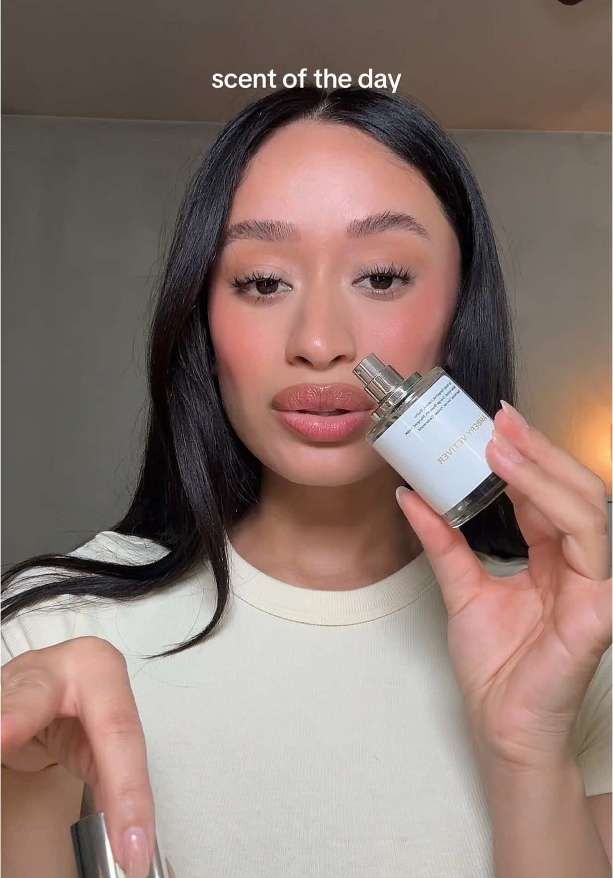 scent of the day 🤍 @Dossier Perfume ambery vetevier  #dossierperfumes #scentoftheday #dossierpartner 