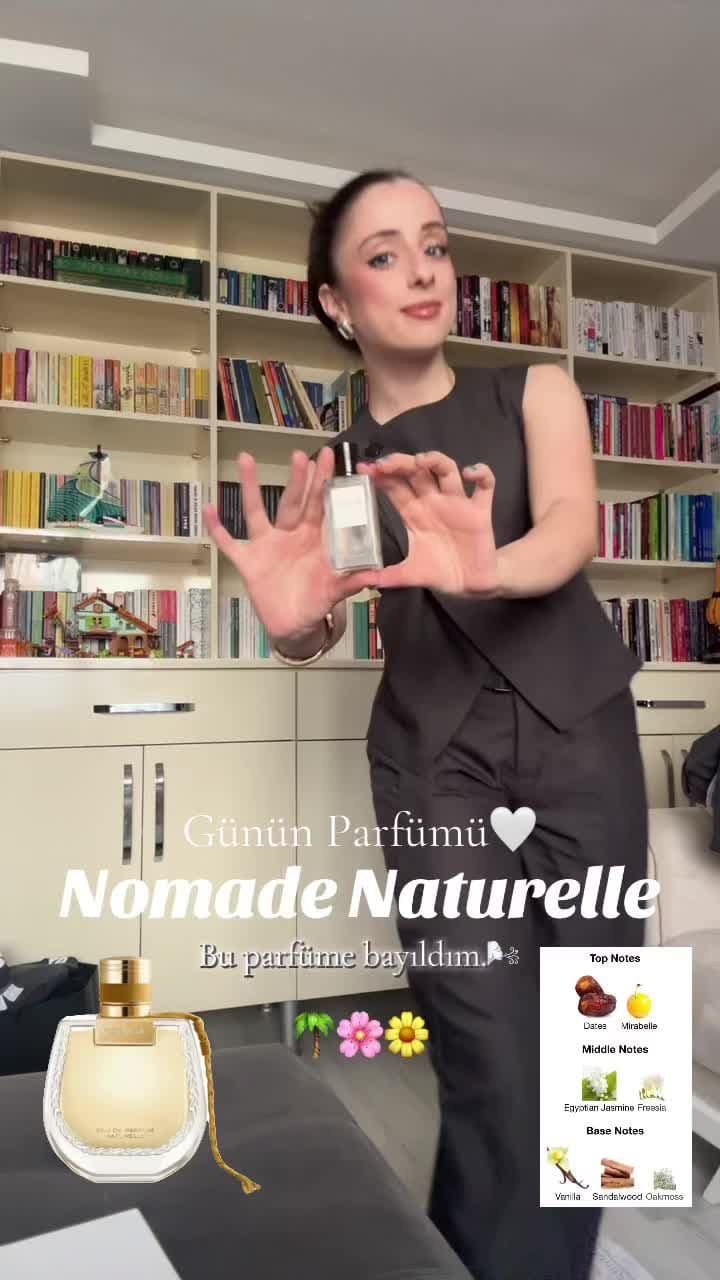 Nomade Naturelle 🩵🦚 Kendi paramla satın aldım reklam yoktur. En sevdiğim parfümlerden biridir. Her gün sıkarsam sıkılırım çok hanımefendi bi parfüm. Eğer anlattığın parfüme ilgi duyduysanız bunun intense versiyonunu @dr.devekuşununnotları dün inceledi. Ben birinin orijinalini alacak olsam kesinlikle onun incelediğini almayı tercih ederim. Aralarında çok büyük fark olduğunu düşünmüyorum o yüzden benzer parfüm olarak deneyip kullanmak istiyorsanız benim önerdiğimi alabilirsiniz.Denediniz mi?#parfüm #reklamdeğil #yazparfümü #perfumetiktok #keşfetbeniöneçıkar #viraltok #beligaparfüm #beliga #perfume #tavsiye #perfumerecommendations #nomadenaturelle #chloe #chloeperfume #beligaönerileri #parfümalışverişi #perfumehaul #yeniparfümler @beliga 