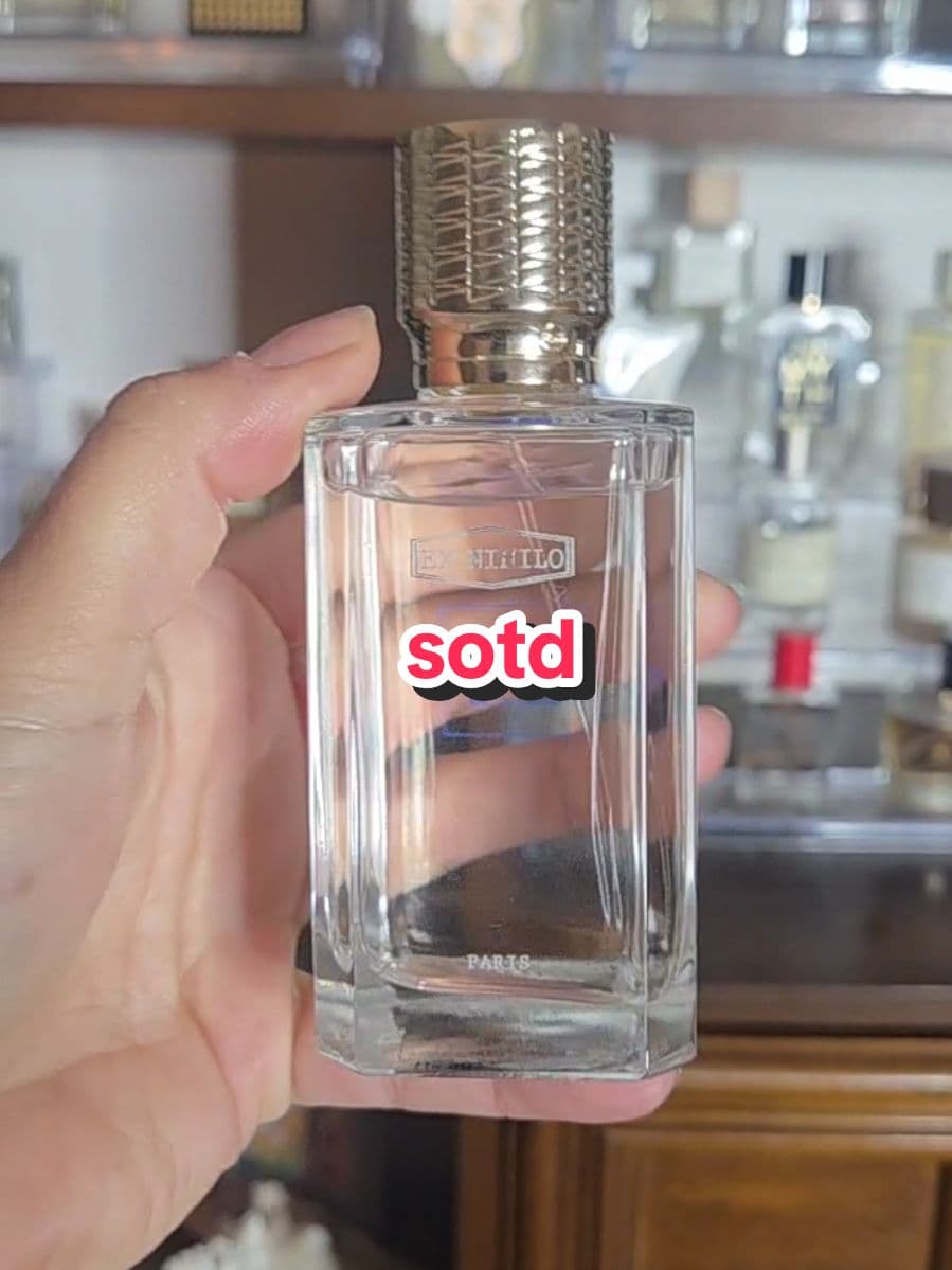 Hi everyone! #scentoftheday  is @exnihiloparis #fleurnarcotique  A beautiful fresh floral perfume for a nice sunny day.  Bye! #perfumecollection #perfumetiktok #floralperfume #smellgood 