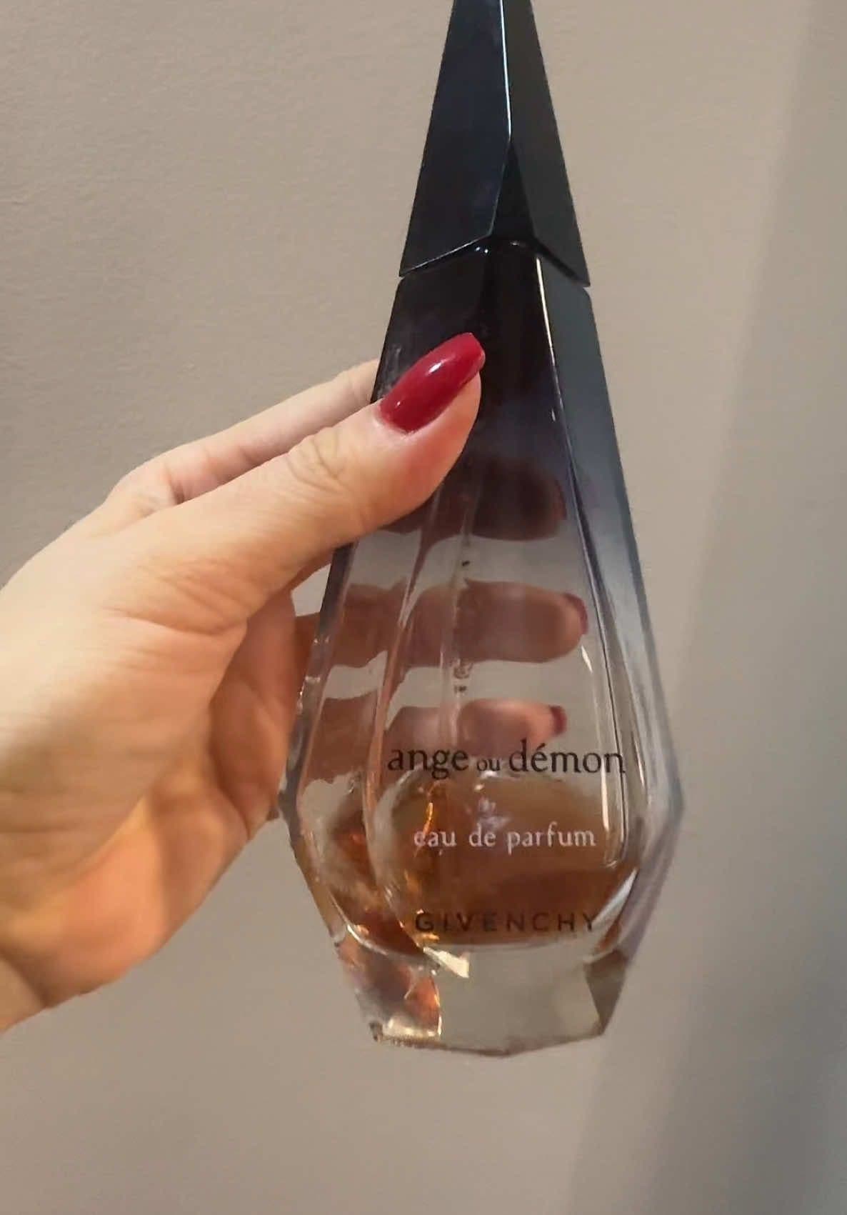 Ange ou démon beeeeem macerado! Um bomba 😮‍💨 #perfumetiktok #perfumes #foryoupage #humor #givenchy #angeoudemon 