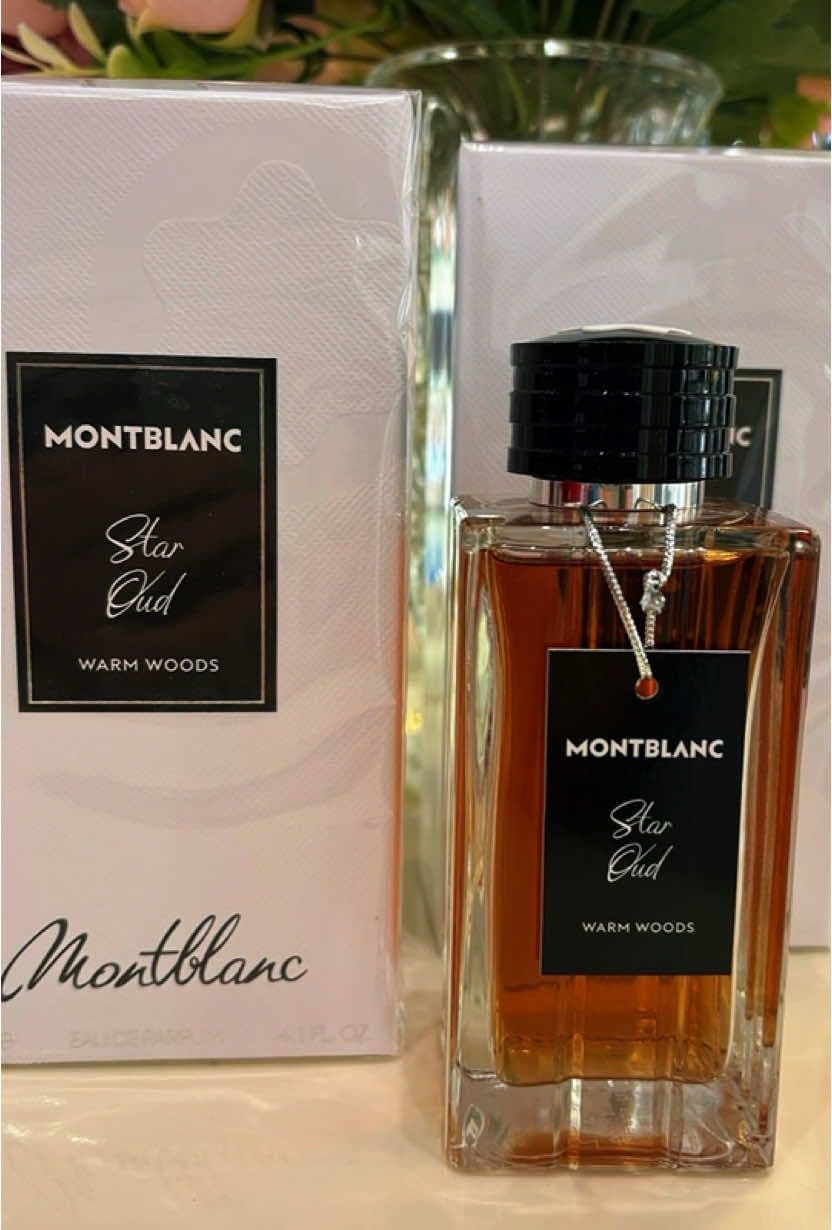 Montblanc erweitert seine Collection um einen einzigartigen Unisex Duft: Star Oud. Natürlich mit dem bekannten Oud Harz, aber durch Sandelholz, Zimt, Ambernoten, edlen Hölzern und Kardamom wirkt der Duft ungewöhnlich weich und sinnlich. Die Haltbarkeit ist überdurchschnittlich sehr gut. Am Besten Ihr schnuppert selbst mal rein 🤗 #montblancstaroud #montblancmeisterstück #montblanccollection #oud #funckewelt #parfuemeriefuncke #ybpnparfümerie #sofunckybyfunckewelt 