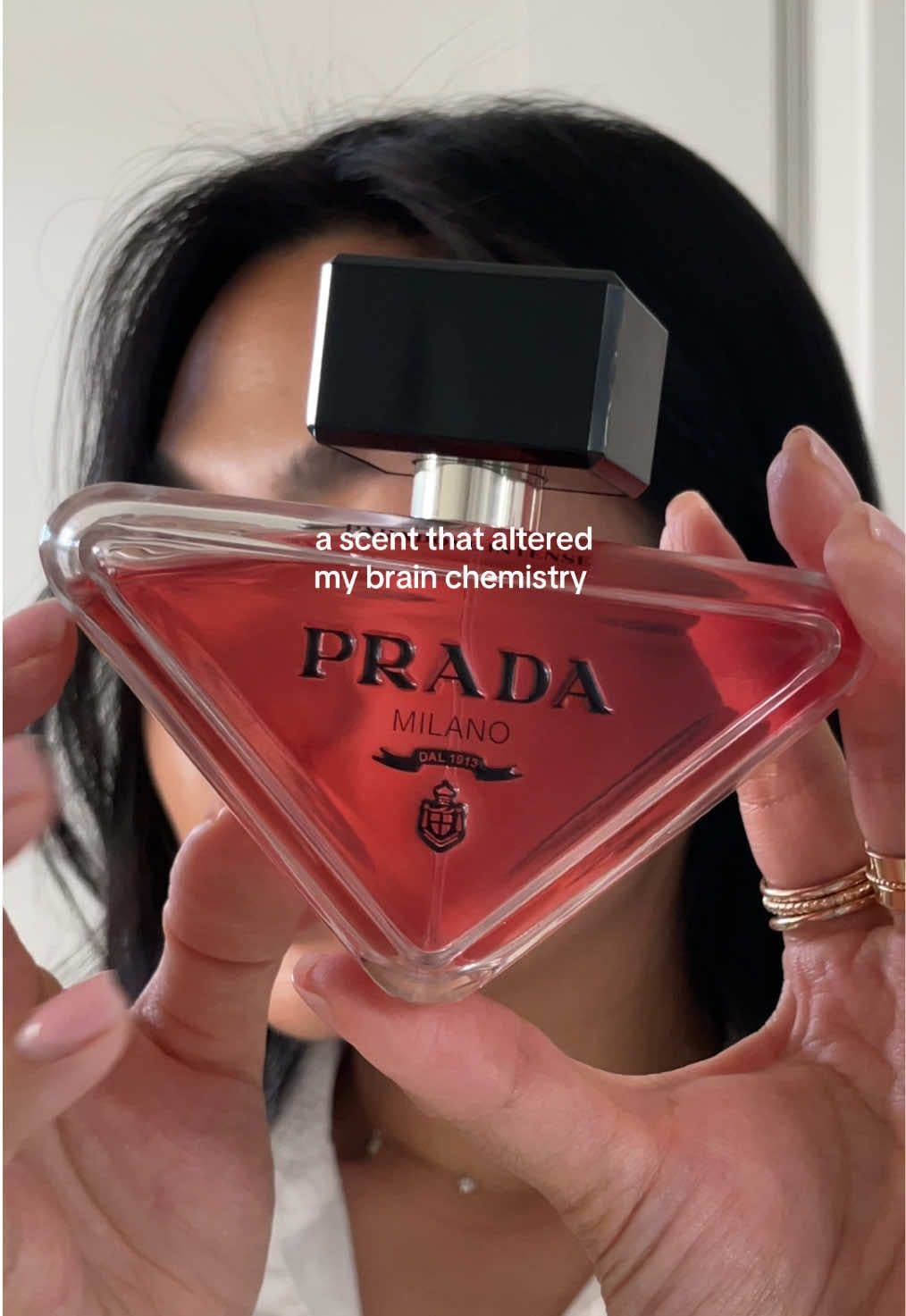 I can’t get over the scent (& the compliments) @pradabeauty #giftedbypradabeauty ✨ #pradabeauty #pradaparadoxeintense 