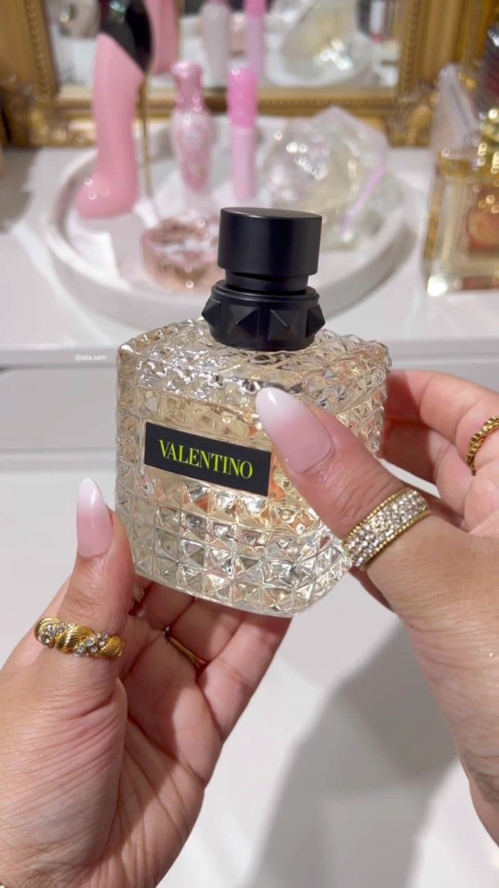 @Valentino.Beauty Donna Born In Roma Yellow Dream 💛  Obsessed with this perfume it’s so sophisticated. It’s a beautiful sweet rose and a soft lemon scent. It feels fresh and classy. This is going to be my go to spring and summer scent Top note is Lemon; middle note is Rose; base note is White Musk.  AD-PR #valentino #valentinoborninroma #perfume #valentinoperfume #luxuryperfume #asmr #unboxing #reels #wakeupandmakeup #makeupblogger #makeupideas #topshelfie #beautyreels #reelsofinstagram #viralreels #tiktokmakeup #newmakeup #makeup #reels #reelsofinstagram #parisianstyle #clean #ａｅｓｔｈｅｔｉｃ #prettypackaging  #makeupblogger #makeupideas #topshelfie #beautyreels #trendingmakeup #makeupjunkie #makeupfeed Perfume lover. Valentino perfumes. Valentino born in Roma yellow dream. Perfume collection. Perfume review. Fragrance addict. Fragrance lover. Perfume collection. Perfume. Perfume addict. Perfumes. Girly things. Pink product. Makeup. Skincare. UGC creator. Makeup creator.