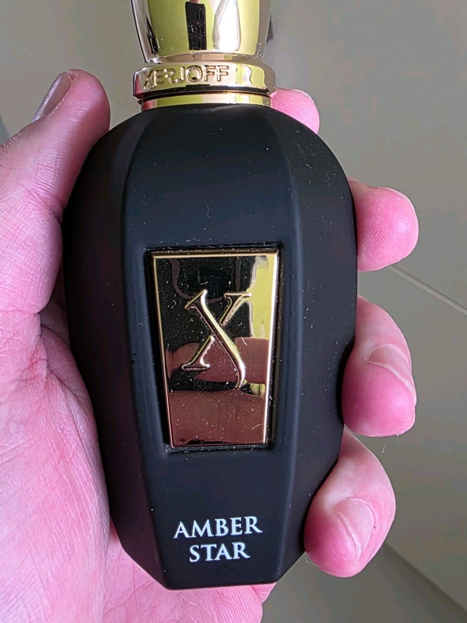 Im heutigen Video mein Neuzugang, der Xerjoff - Amber Star. #xerjoff #amberstar #xerjoffamberstar #parfüm #parfum #parfumviral #parfumtiktok #parfume #parfumeviral #perfum #perfumetiktok #perfumes #perfumetok #duft #scent #scents #parfumo #fy #fyp #viral #viralvideos #viralvideotiktok 