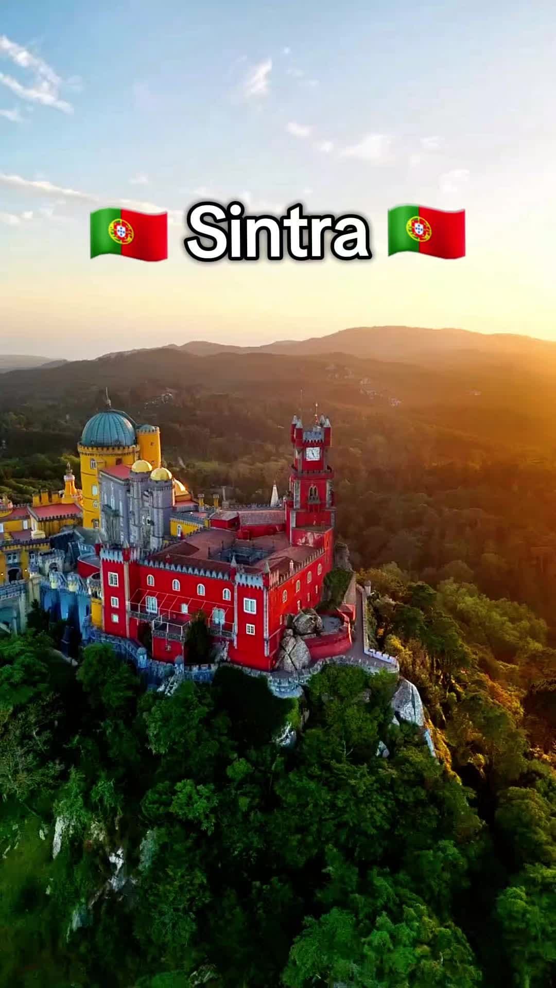Sintra é onde a história encontra a fantasia. Castelos coloridos, palácios mágicos e paisagens de outro mundo — cada canto parece saído de um conto de fadas. #Sintra #Portugal #SintraPortugal #PalácioDaPena #ViagemDosSonhos #TurismoEuropa #DestinoImperdível #CenárioDeConto #NaturezaEHistória #ViajarÉViver 