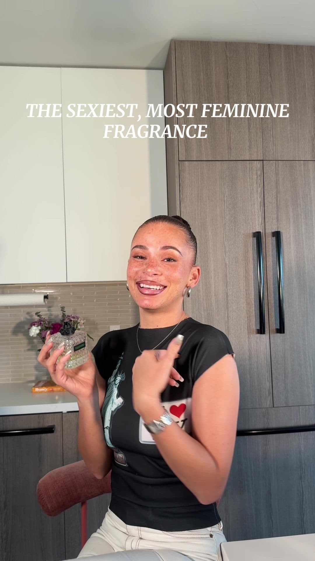 I get run down by strangers and compliments all the time when I wear this!!! @Valentino.Beauty Born in Roma Dona Green Stravaganza. The green bottle! #fragrancetiktok #fragrancereview 