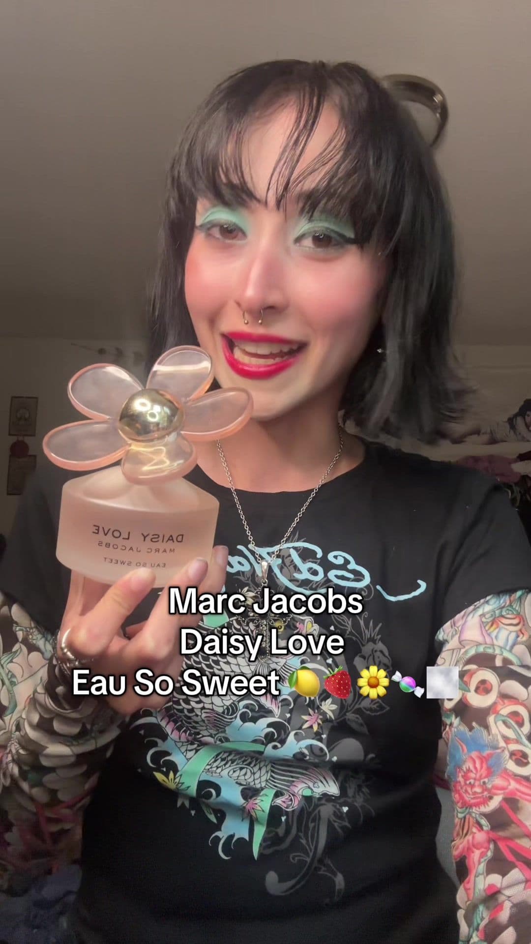 such an amazing daytime sweet raspberry scent @marcjacobs that I’ll always reach for. however, just wish her longevity was a lil more powerful on my skin but overall she’s a winner to me  #marcjacobs #marcjacobsfragrances #daisyloveeausosweet #perfume #perfumes #perfumeaddict #perfumecollection #perfumereview #perfumerecommendations #fragrance #fragrances #fragrancereview #fragranceaddict #fragrancecollection #perfumetok #fragrancetok #raspberry #springfragrance #summerfragrance #daytimescent #explore #explorepage #foryoupage #fyp 