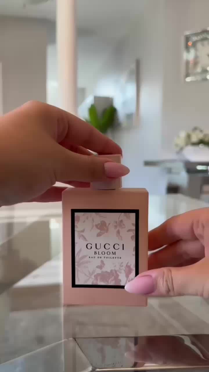 Gucci Bloom Eau de Toilette is a luminous and delicate floral fragrance that captures the essence of a blooming garden in full spring. With its signature blend of white flowers, it offers a lighter, more radiant twist on the original Bloom. Feminine, graceful, and effortlessly elegant. @Gucci  Soft, radiant, and blooming with elegance 🌸 Gucci Bloom Eau de Toilette is my go-to for a fresh, floral embrace that lingers beautifully all day. A true garden in a bottle 🌿 #GucciBloom #FragranceOfTheDay 🌸 Notes: 	•	Top Notes: Neroli, Lemon, Mandarin 	•	Heart Notes: Tuberose, Jasmine Bud, Rangoon Creeper 	•	Base Notes: Musk, Sandalwood #GucciPerfume #GucciBloomEDT #FragranceLovers #PerfumeAddict #FloralFragrance #FragranceOfTheDay #PerfumeOfTheDay #ScentOfTheDay #FragranceReview #LuxuryPerfume #GucciLover #PrettyInPink#fyp #viralvideos#trendingvideo 