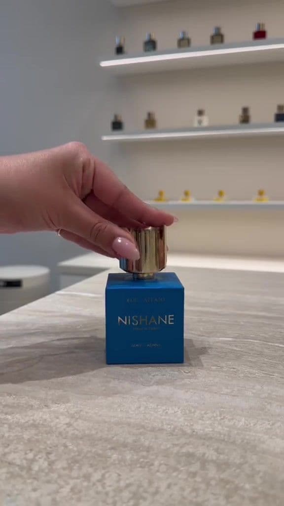 Nishane Ege / Αἴγαίο is a fresh, aromatic tribute to the Aegean Sea. This Extrait de Parfum blends crisp herbal notes with a marine breeze, capturing the soul of sun-drenched coastlines and serene blue waters. It’s invigorating, cool, and transportive perfect for those who crave the calm clarity of summer by the sea. @nishaneperfume  A splash of the Aegean in every spritz 🌊 Nishane Ege / Αἴγαίο is a fresh escape to the Mediterranean salty, green, and utterly uplifting. A fragrance that breathes the sea breeze. 🌿💙 #Nishane 🌿 Fragrance Notes: 	•	Top Notes: Yuzu, Violet Leaves, Anise 	•	Heart Notes: Basil, Mint, Cardamom 	•	Base Notes: Olibanum, Licorice #Nishane #NishaneEge #AegeanVibes #LuxuryFragrance #FreshPerfume #SummerScents #MarineFragrance #PerfumeOfTheDay #FragranceLovers #NicheFragrance #ExtraitDeParfum #PerfumeCollection #ScentOfTheSea#fyp #viralvideos #trendingvideo 