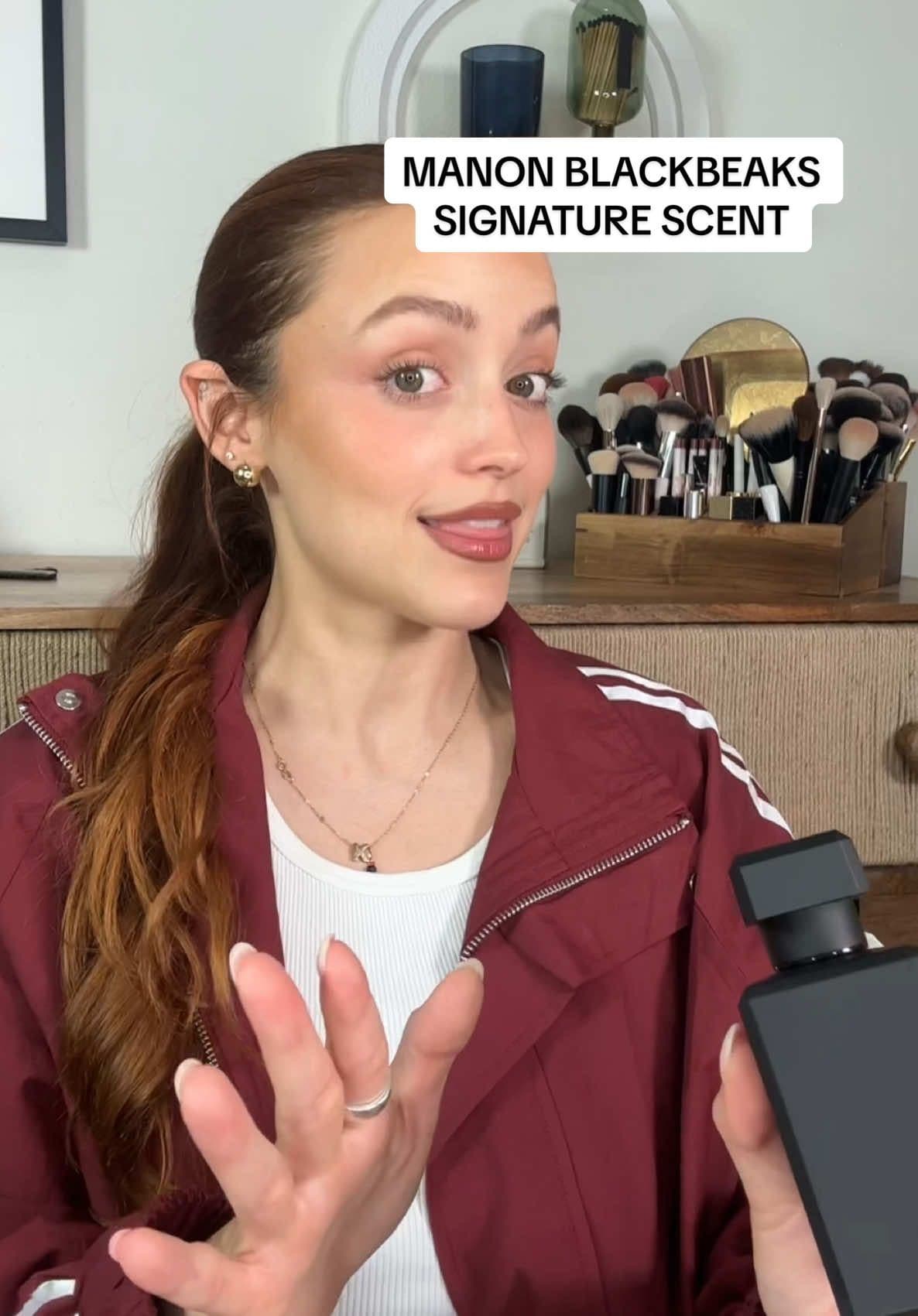 I could so picture this sitting next to her iron colored nail polish  #throneofglass #manon #perfume #fragrance #initio #absoluteaphrodesiac  @INITIO Parfums Privés  You can get a sample from @So Avant Garde  