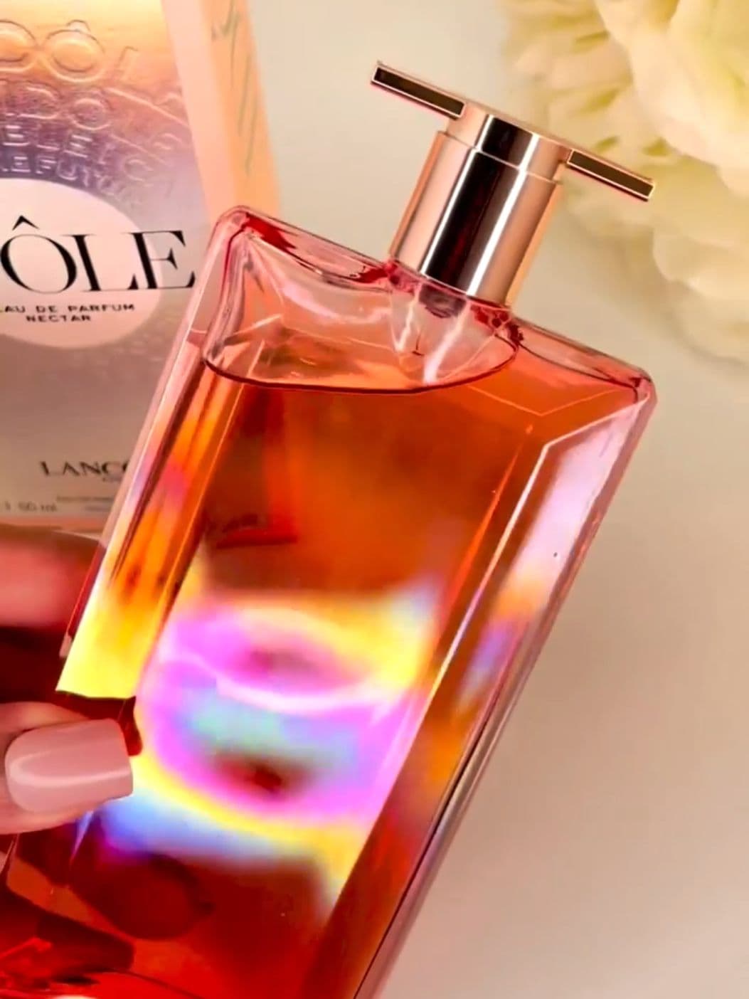 Idôle L'Eau de Parfum Nectar is an olfactory treat, a reinvention of the sweet and floral fragrance. A unique, avant-garde scent which marries a faceted rose bouquet with a sweet blast of popcorn deliciousness, Idôle Nectar cannot be ignored, and rather is meant to stand out. With sustainably sourced ingredients like the Isparta Rose and Bourbon Vanilla, this attention grabbing fragrance stands for the future of perfumery and of our planet. #lancomeidolenectar #idolenectarlancome 