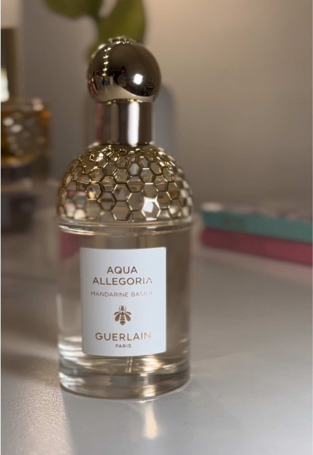 Aqua Allegoria Mandarine Basilic 🍊 Guerlain Paris Me ha llegado un perfume cítrico exquisito, quieres saber si vale la pena? Escríbemelo ❤️ #perfumes #fragancetok #aquaallegoria #mandarinebasilic #guerlain #guerlainperfumes #aquaallegoriaguerlain #perfumetiktok #perfumeviral #perfumescitricos #perfumeverano #fragances #perfumecollection #perfumesdediseñador #verano 