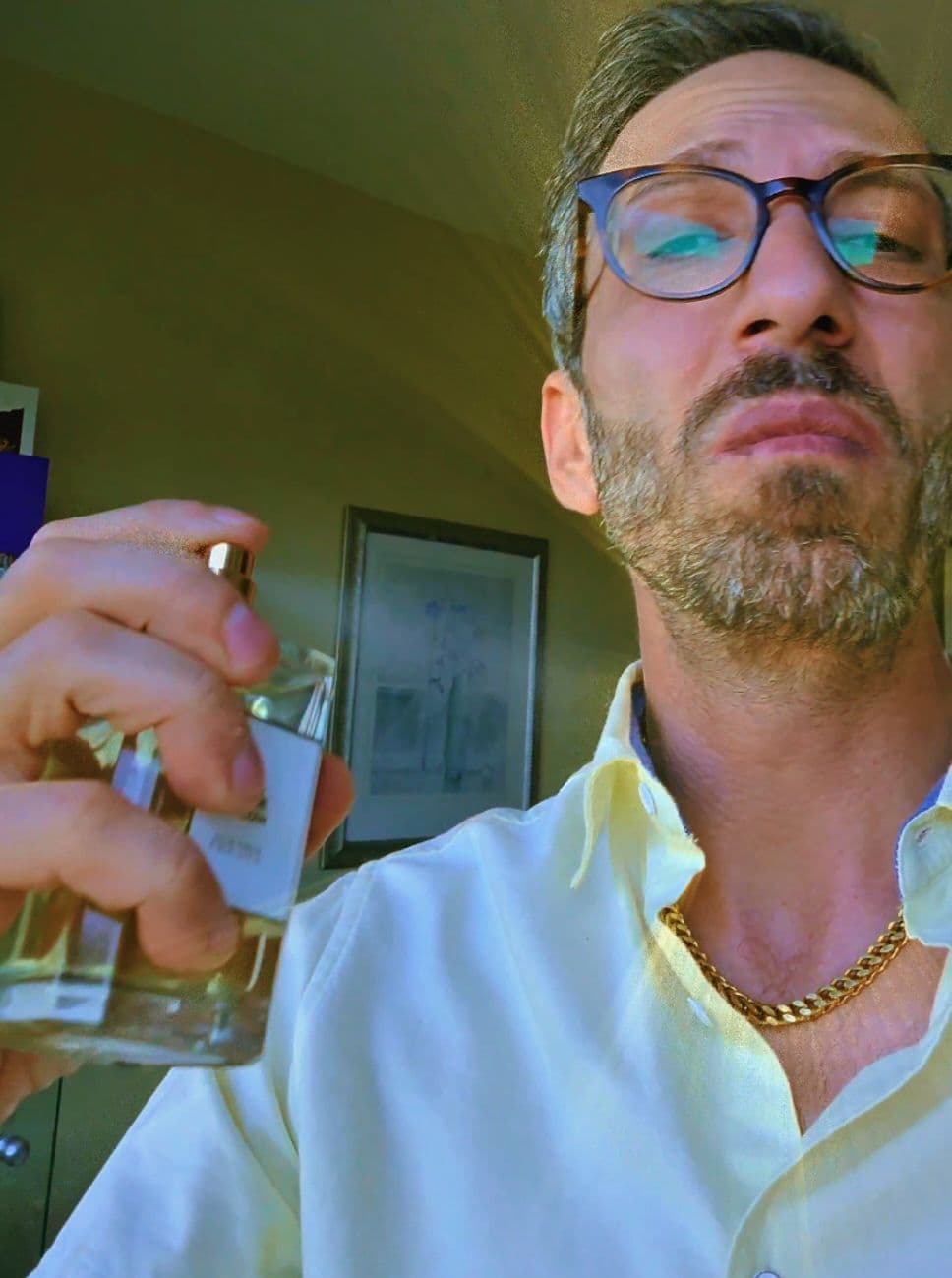 BDK Parfums  " Cream de Cuir " Creme de Cuir is a fragrance characterized as a sophisticated, unisex scent profile, exhibiting a creamy, subtly smoky leather accord. This fragrance is not overpowering, instead providing a refined and intimate olfactory experience. The dry down is frequently associated with a soft, warm, and musky character. #bdk #signaturescent #fy #perfumes #fragrance 