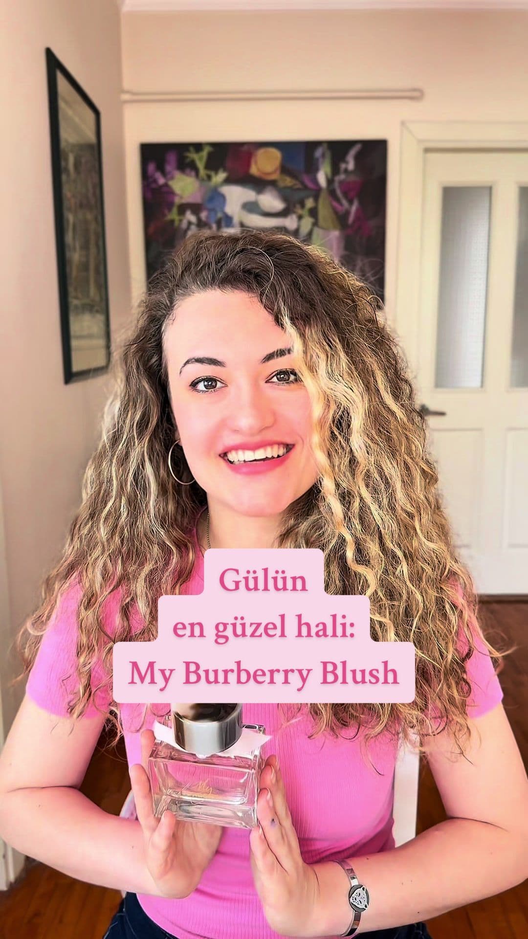 Cenneten bir gül bahçesi nasıl kokardı diye sorsalardı…🌹 My Burberry Blush 💗 #burberry #parfümönerisi #softgirlaesthetic #beautytok #foryou #fragrancetok #keşfetteyizzz 