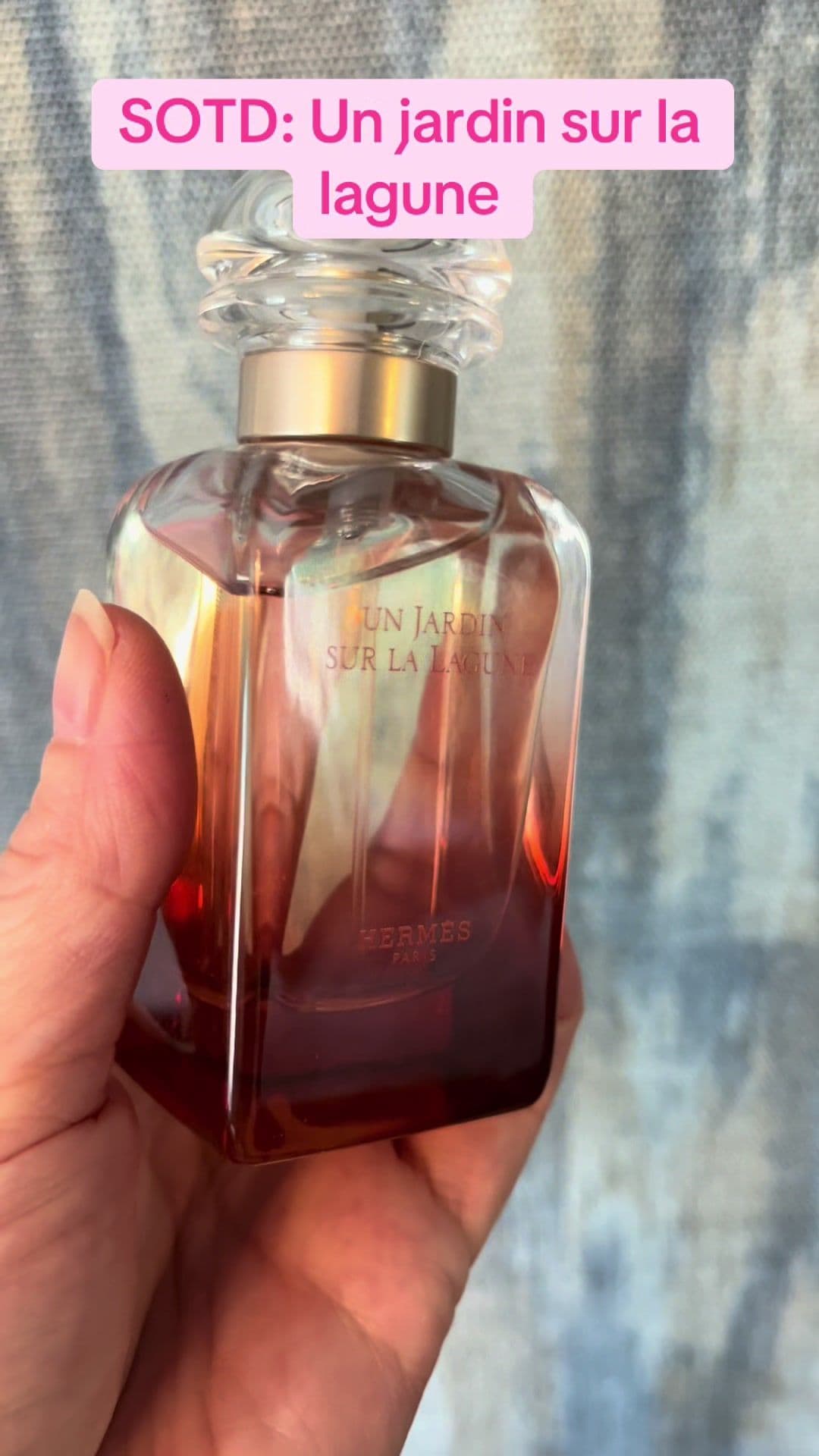 Fancied some white flowers today, but in an aquatic woodsy way. Hello Hermes! #hermes #unjardinsurlalagune #aquaticperfumes #woodsyperfume #magnoliaperfume #scentoftheday #myperfumepick #perfumecollection #perfumecollector #hermesperfume #fyp 