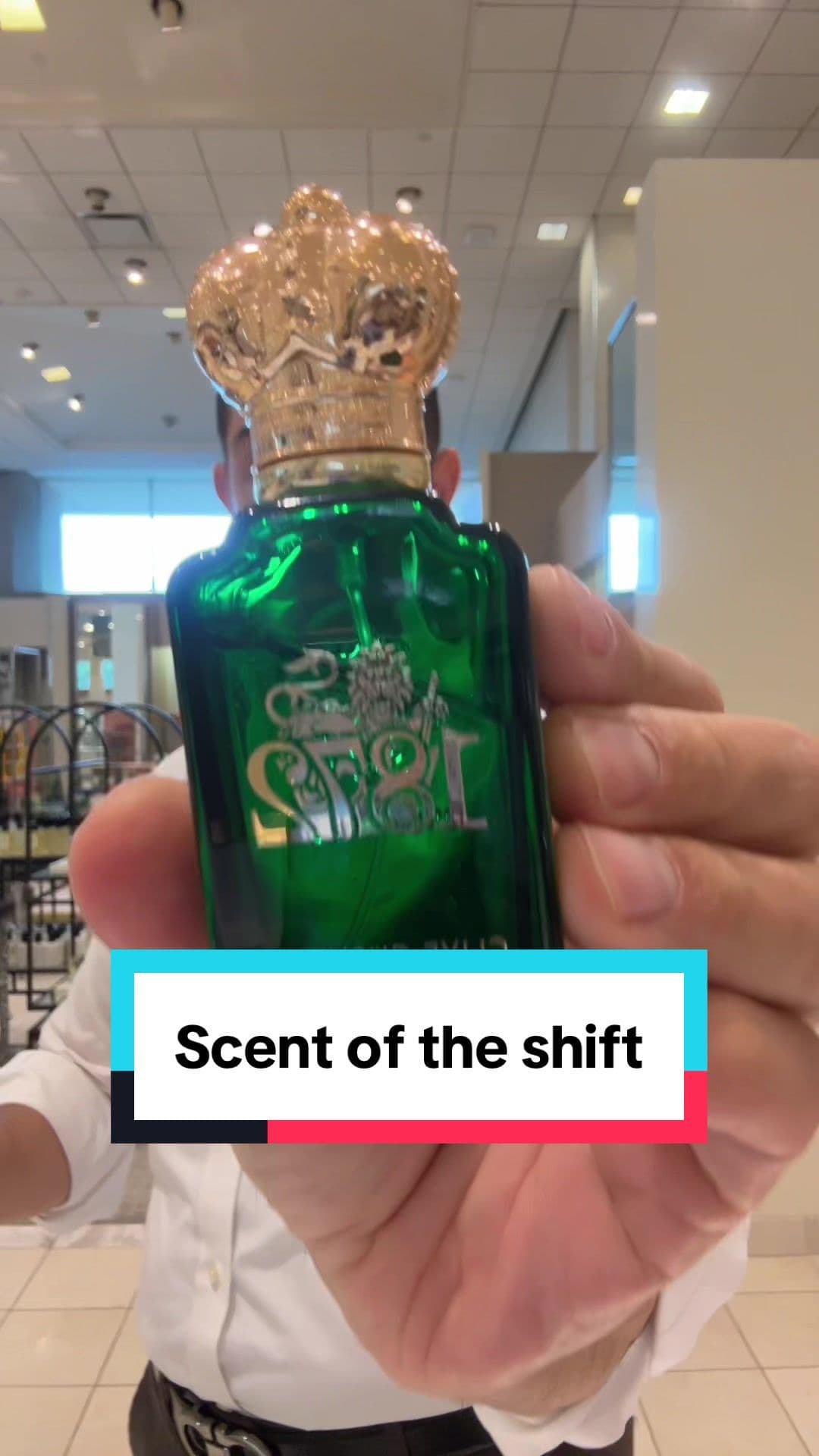 💼 Scent of the shift 💼 A tried and tested choice from Clive Christian. 1872 is a very fresh classic scent perfect for the summer and hot climates like we have here in Houston. This scent was originally launched in 2001 and it has stayed relevant due to it’s timeless dna and will continue to be a great choice for years to come #YourFragranceFriend #clivechristian #FragranceTok 