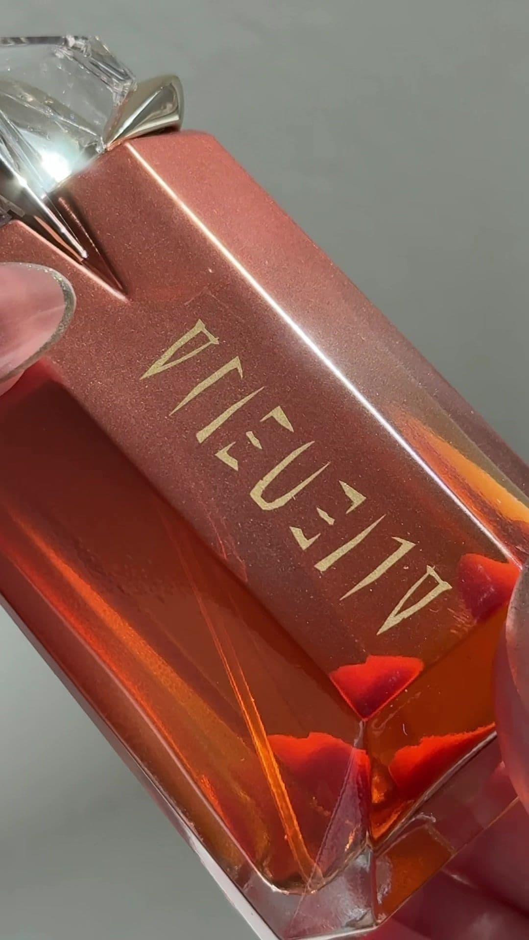 capture the essence of summer @Mugler  Available @Ulta Beauty  ——— #aliengoddesssupraflorale #giftedbymuglerfragrances #mugler #fragrance #perfume #asmr #girly #trending #ugc #ulta #fyp #foryoupage 