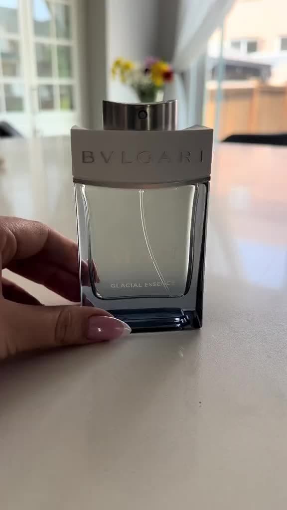 Discover the invigorating power of Bvlgari Man Glacial Essence a fragrance inspired by the pure, icy air of the highest peaks. This scent captures the frozen freshness of nature and the bold spirit of the modern man who conquers every challenge with calm confidence.✨ @Bvlgari  ❄️ A breath of icy freshness. Bvlgari Man Glacial Essence—where strength meets serenity.  🌿 Fragrance Notes: 	•	Top Notes: Juniper Berries, Ginger, Geranium 	•	Heart Notes: Sandalwood, Orris Root, Artemisia 	•	Base Notes: Clearwood, Musk, Cedarwood #BvlgariMan #fyp #trendingvideo #BvlgariFragranc #viralvideos 