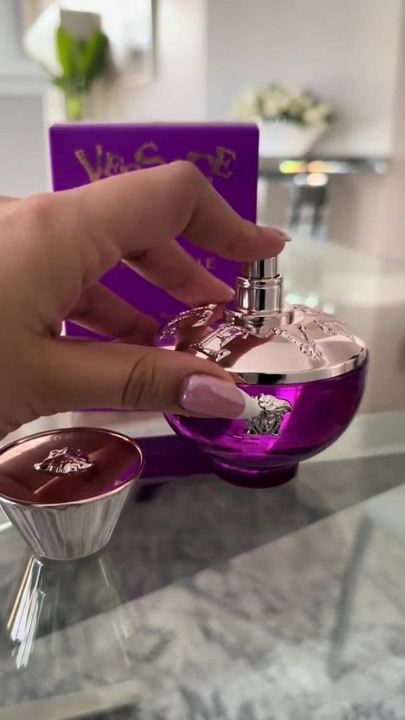 Elegant and radiant, Versace Dylan Purple Pour Femme captures the essence of Mediterranean summer with a sophisticated floral fruity composition. This luxurious scent blends vibrant top notes with a soft, sensual base, creating a bold yet feminine fragrance perfect for day or night. @Versace  A purple dream in a bottle 💜 Versace Dylan Purple Pour Femme is the definition of modern elegance fresh, floral, and unforgettable. One spritz and I’m transported to a Mediterranean paradise 🌸 🌸 Fragrance Notes: 	•	Top Notes: Bitter Orange, Pear, Bergamot 	•	Heart Notes: Mahonial, Freesia, Pomarose 	•	Base Notes: Iso E Super, Ambrox, Cedarwood, Silky Musk #VersaceDylanPurple #VersacePourFemme #fyp #viralvideos #trendingvideo 