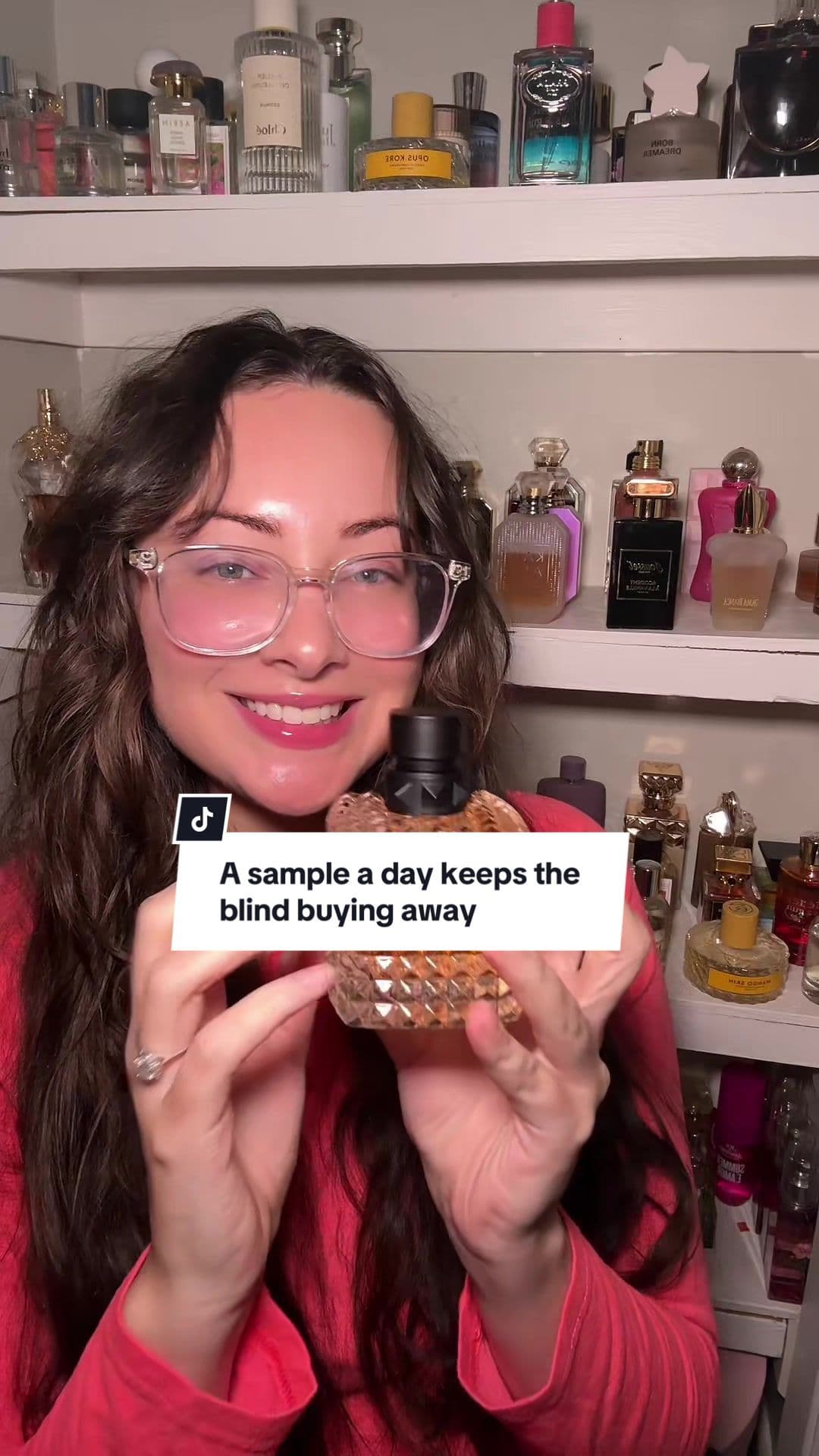 Say it with me now: A sample a day keeps the blind buying away😋 thank you @Valentino.Beauty for sending over a full bottle of my favorite Valentino - Donna Born In Roma (Coral Fantasy)!! Such a bright juicy scent 😁 #perfume