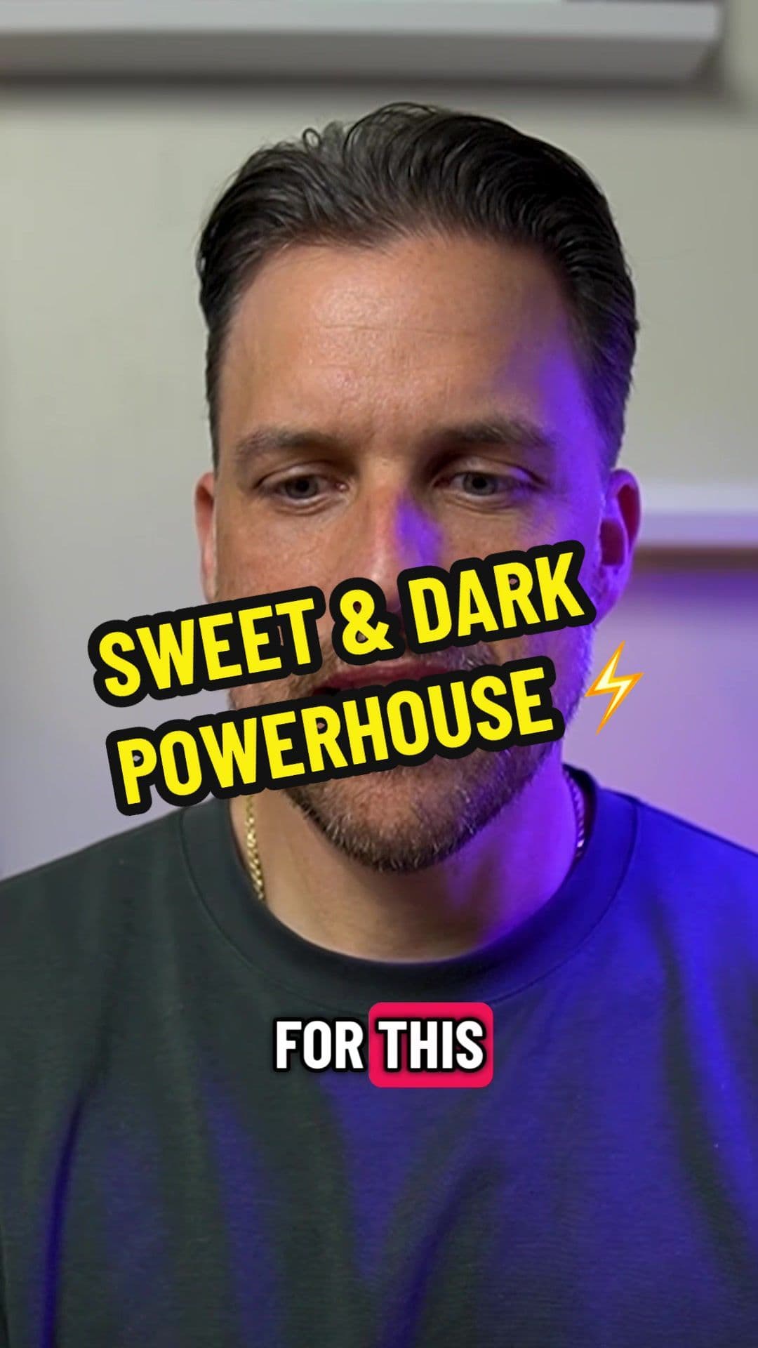 Sweet, spicy, and bold — Uomo Signature is all about cardamom, tonka, and coffee with a dark leathery edge ☕🔥. A confident scent that turns heads at night.