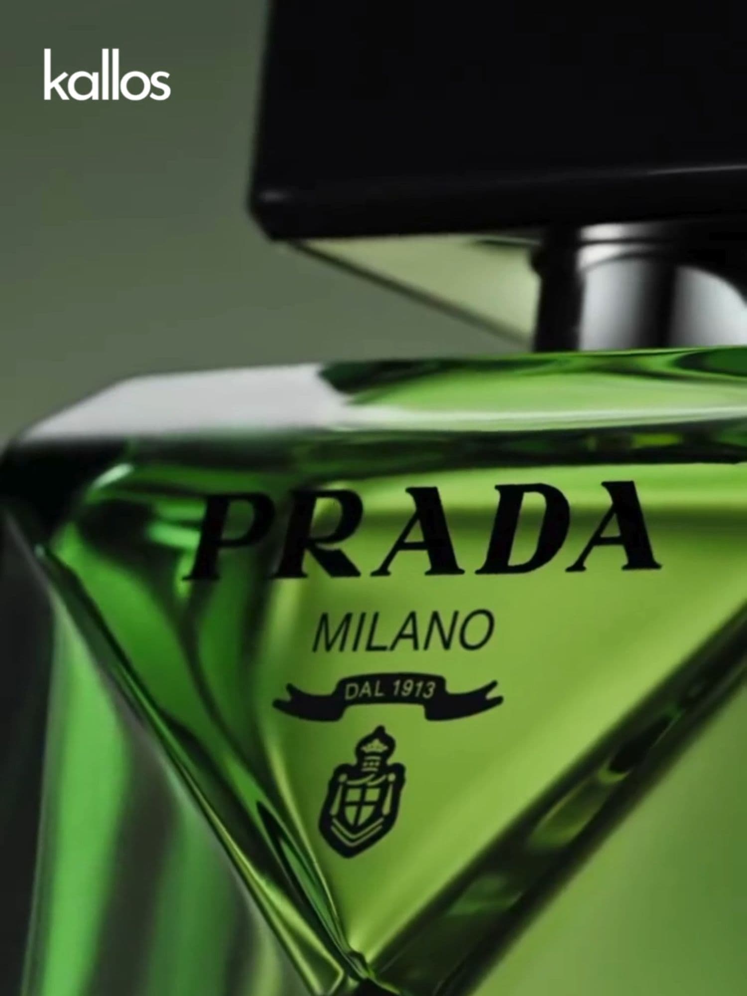 𝐏𝐑𝐀𝐃𝐀 𝐏𝐚𝐫𝐚𝐝𝐢𝐠𝐦𝐞 𝐄𝐚𝐮 𝐝𝐞 𝐏𝐚𝐫𝐟𝐮𝐦 is a sophisticated blend of warmth, charm and avant-garde modernity. From bright bergamot notes, elegant geranium to deep ambery wood, all create a fragrant symphony full of personality.⁣⁣ ⁣⁣ #Kallosvn #Kallos #KallosVietnam #프라다 #PRADA #PRADABeauty #PradaFragrances #PRADAperfume #nướchoaPRADA #PRADAchinhhang #myphamchinhhang #perfume #parfum #EaudeParfum #EDP #PRADAParadigme #Paradigme #PRADAParadigmeEaudeParfum #ParadigmeEaudeParfum #패러다임오드퍼퓸 #TomHolland⁣⁣ ⁣⁣ ☎️Hotline:  098 168 37 88 ⁣⁣ 🛍️ https://kallos.co/products/nuoc-hoa-prada-paradigme-eau-de-parfum⁣⁣ ➡️ Website: https://kallos.co/ ⁣⁣