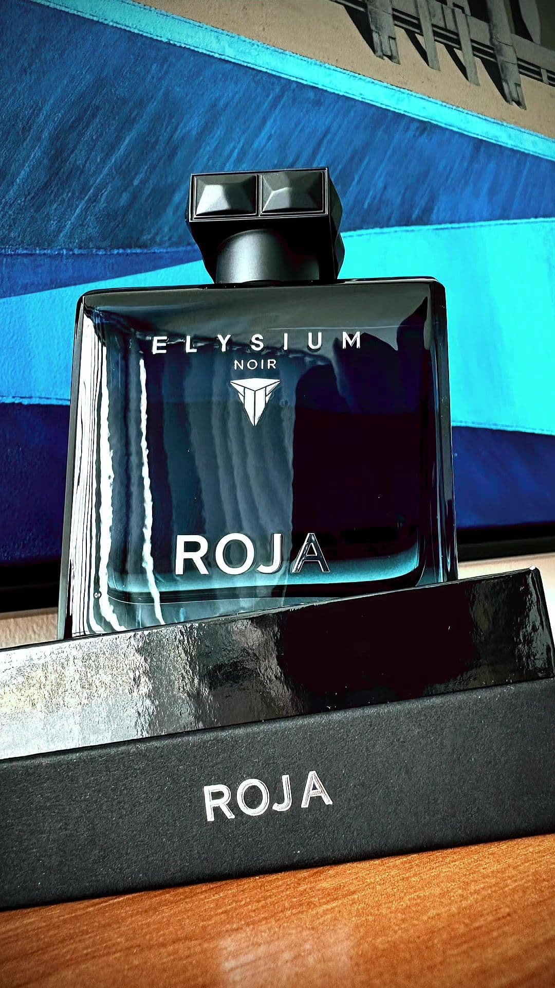 Nowość na półce – Roja Elysium Noir 🌌 Klasyczne DNA Elysium, ale w dużo głębszym, ciemniejszym wydaniu. Z jednej strony świeżość i elegancja, z drugiej tajemnica i nuty, które przyciągają uwagę. Idealny zapach na wieczór, kiedy chcesz zrobić wrażenie. ✨ New addition to the shelf – Roja Elysium Noir 🌌 It carries the classic Elysium DNA, but with a deeper, darker twist. Fresh and elegant on one side, mysterious and magnetic on the other. A perfect fragrance for evenings when you want to leave a lasting impression. ✨. #RojaParfums #ElysiumNoir #ScentTok #FragranceTok #LuxuryPerfume@ROJA London 