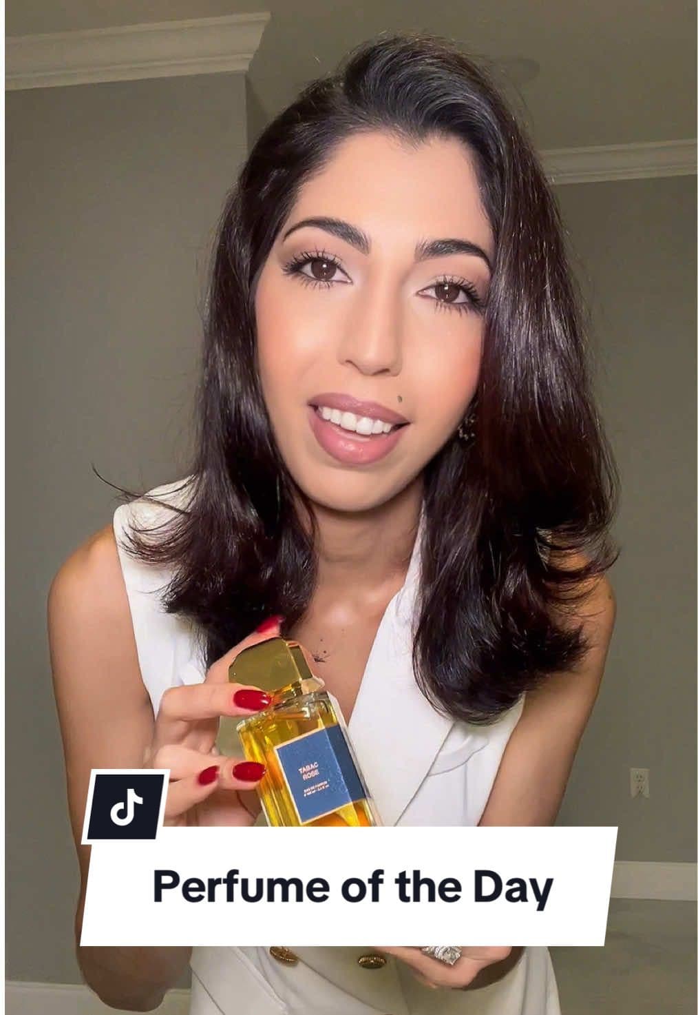 Perfume and outfit of the day . Today I’m wearing Tabac Rose by @BDK Parfums A gorgeous spicy, sweet, and fresh rose scent that is elegant, sophisticated, luminous, and luxurious smelling. This one has become a favorite of mine ❤️ #tabacrose #bdk #perfumeoftheday #brunchperfume 