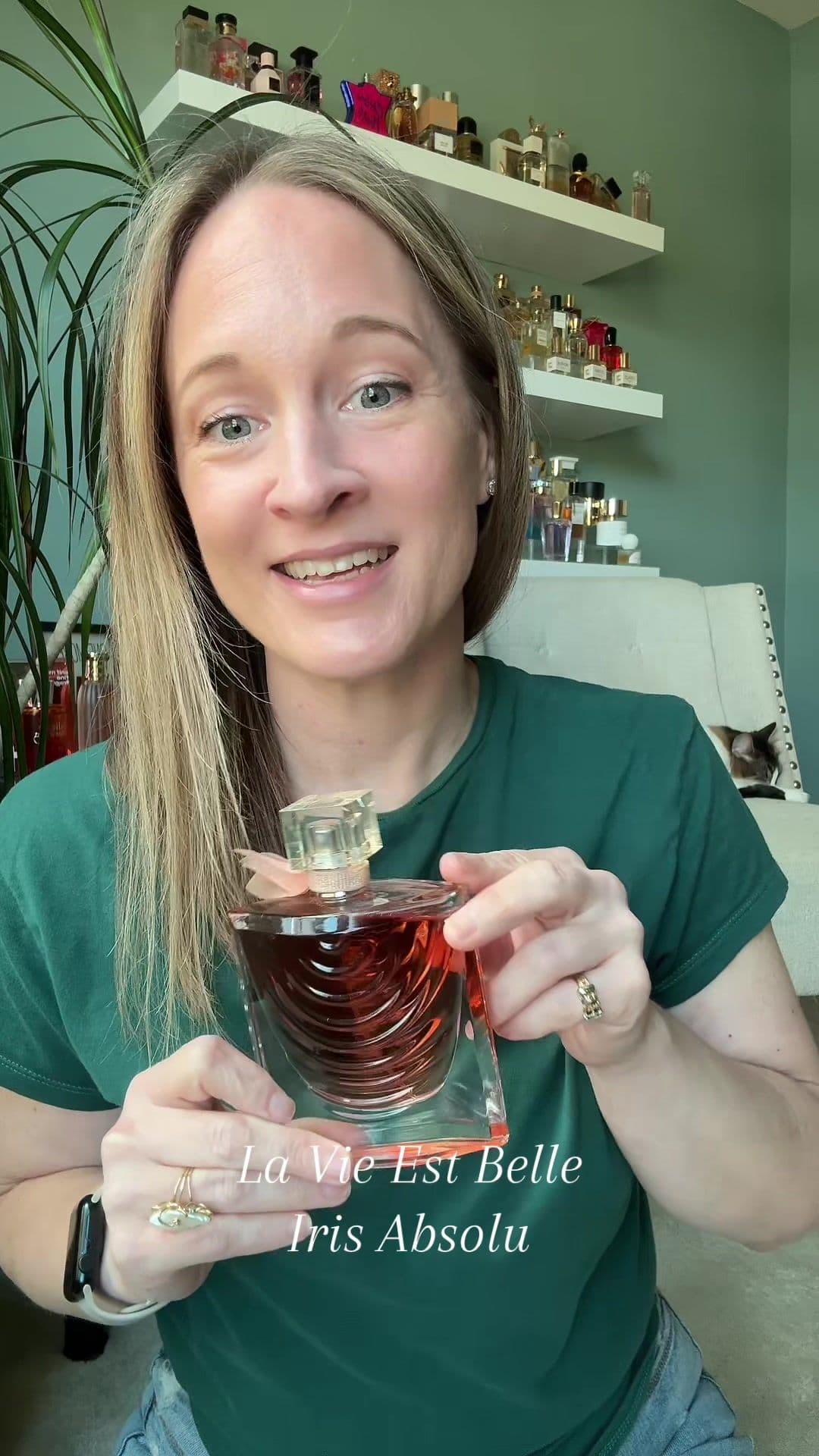 Fragrance Review: LVEB Iris Absolu is a sweet gourmand lipstick fragrance. #perfumereview #fragrancereview #perfume #fragrance #lavieestbelle 