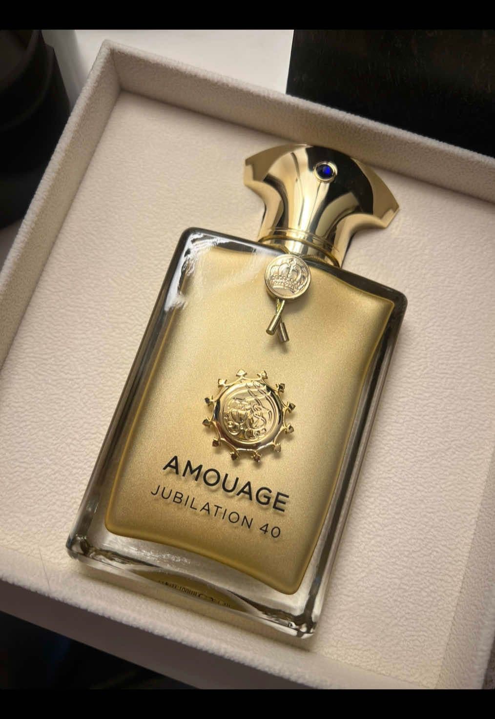 Unboxing @AMOUAGE jubilation 40 It’s sultry, seductive, warm resinous oud scent  This is what I mean when I say I Love oud.  High quality ingredients with luxurious presentation.  #perfumetiktok #fragrancetiktok #amouage #middleeastern #fragrancecollection 