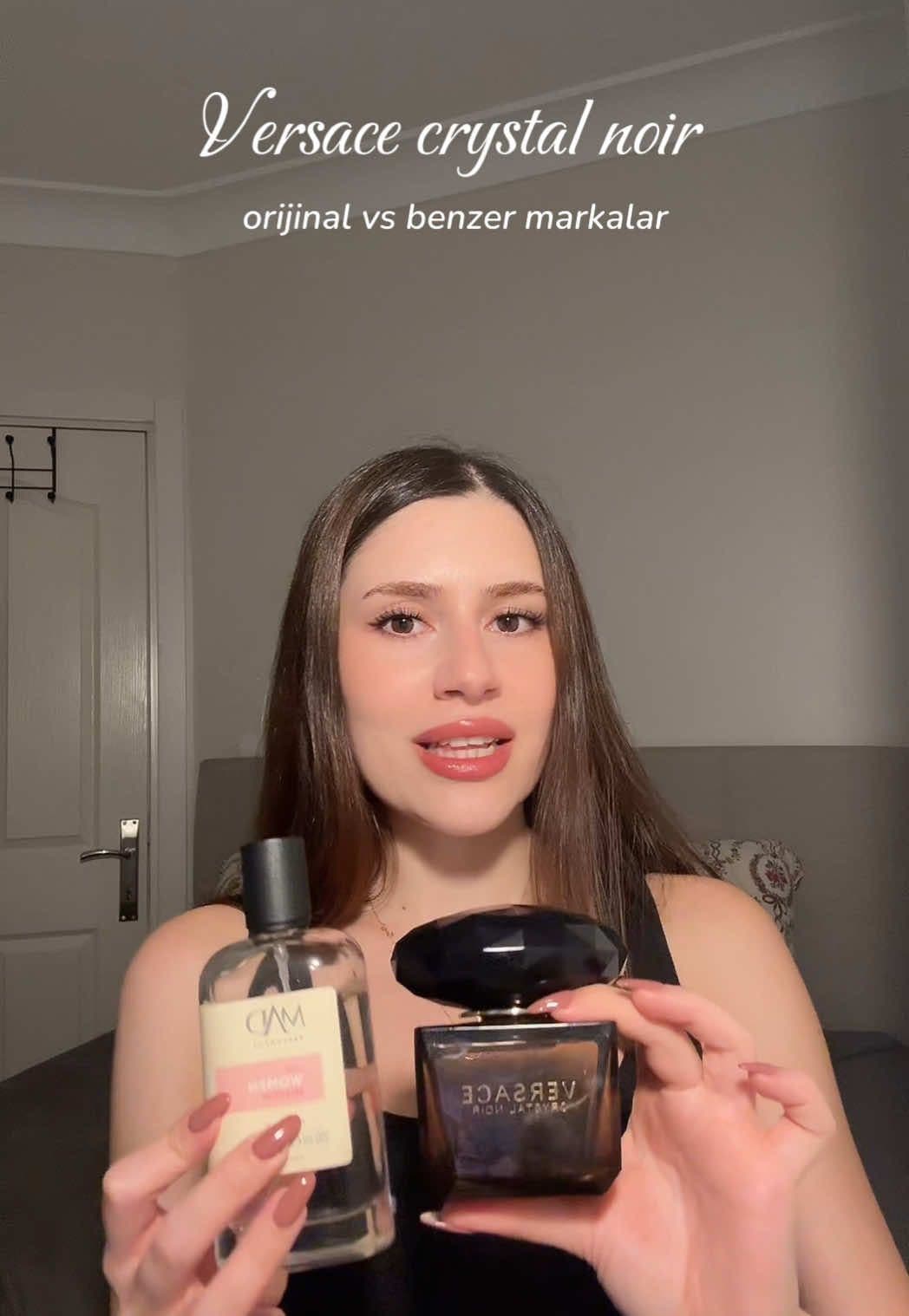 @ayse adlı kullanıcıya yanıt veriliyor Versace crystal noir ile uygun fiyatlı benzerlerini karşılaştırıyoruz🤍 bu arada bendeki edt ama zaten genellikle benzer firmalar edt’ye daha yakın yapıyorlar  *reklam değil  @Versace @Ken Parfüm @MAD Parfumeur #versacecrystalnoir #uygunfiyatlıparfüm #madparfüm #parfüm #parfümtiktok 