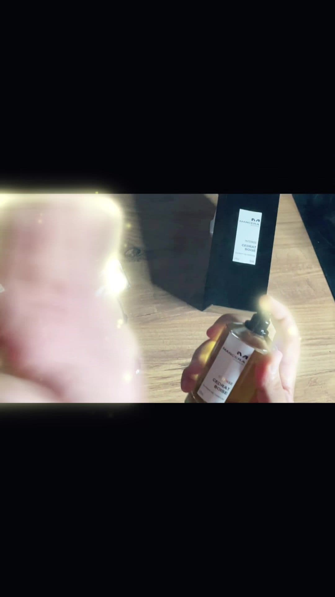 Girdiğin her ortamda dikkatleri üzerine çek. Intense Cedrat Boise = Cesaret + Zarafet. Bir kez dene, iz bırakan sen ol🔥 👉🏼Üst (Top) Notalar Sicilian Citrus Fruits (Sicilya turunçgil çeşitleri), Hot Spices (sıcak baharatlar) ve Black Currant (karadut) 👉🏼Orta (Kalp) Notalar Patchouli Leaves (paçuli yaprakları), Leather Notes (deri notaları), Jasmine (yasemin), Cambodian Oud (Kamboçya oud’u) ve White Sandalwood (beyaz sandal ağacı) 👉🏼Alt (Baz) Notalar Ambergris (ambergris), White Musk (beyaz misk), Vanilla (vanilya) ve Oakmoss (meşe yosunu / kestane yosunu) *reklam değildir.  #parfum #fragrance #mancera #smelllikeirishspring #beymen 