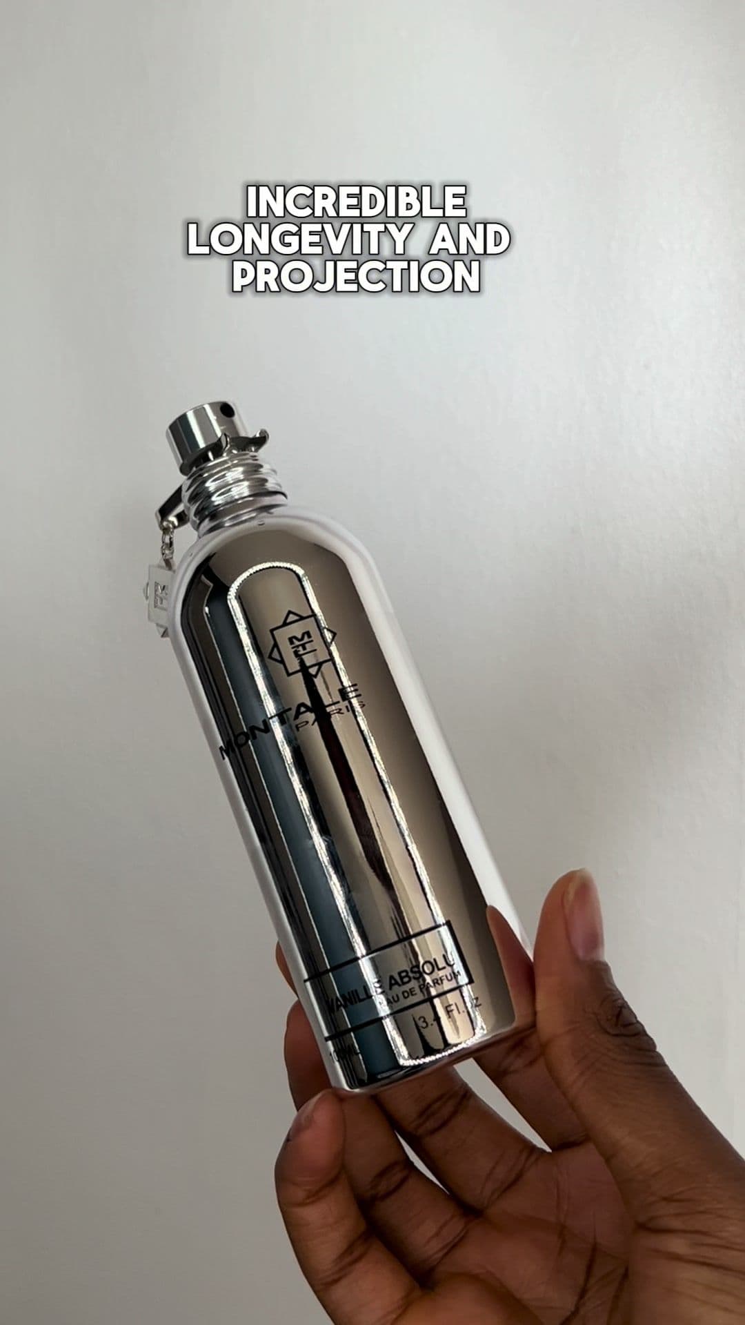 Vanille absolu is a perfect fall & winter fragrance. It’s not overwhelming at all, just sweet, soft, warm spicy, vanilla and woody scent that is not on your face. If your into sweet warm fragrances, then try this one out  #perfumetiktok #fragrancetiktok #perfumetok #nichefragrance #montale 