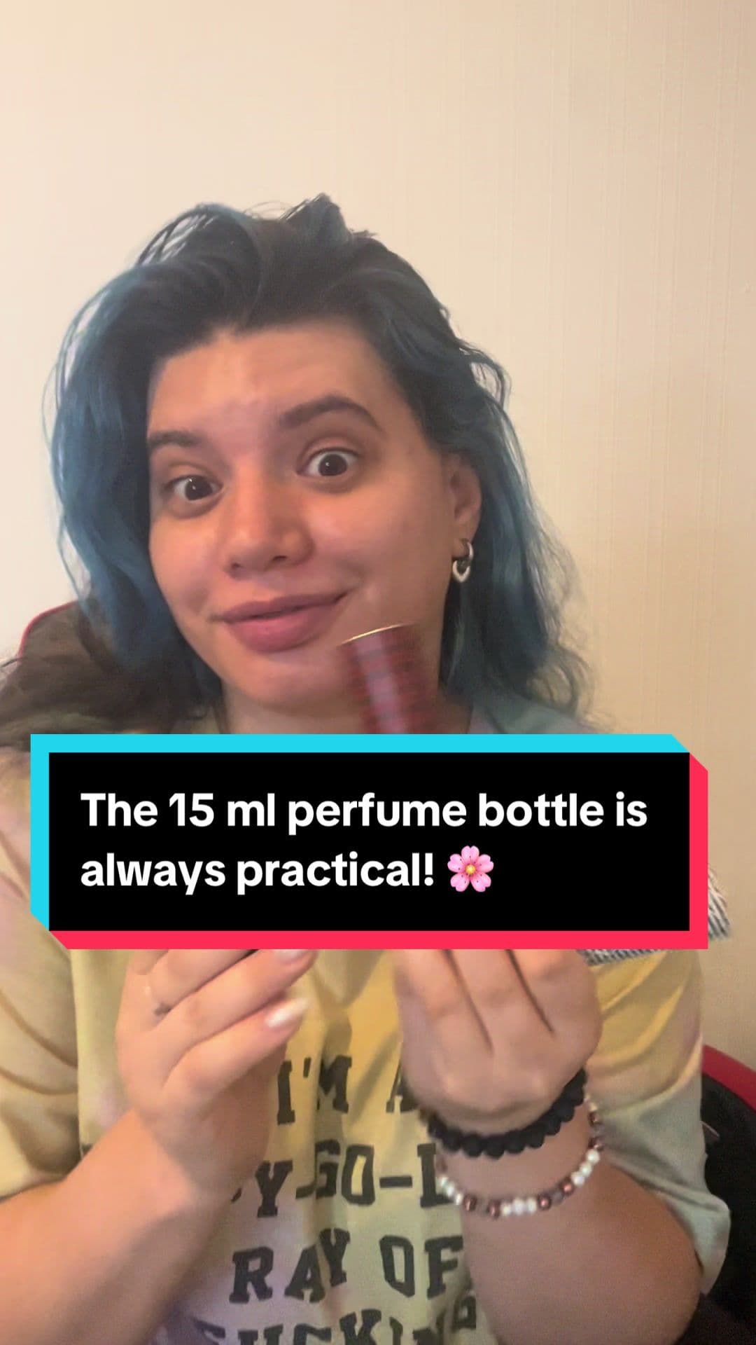 The 15 ml perfume bottle is always practical! 🌸 You can use it simply with the atomizer, or elegantly with a Purse Perfume Case available in different colors 💎✨ 💬 What’s your pick?✅ #italy #home #miniperfume #30%esenta