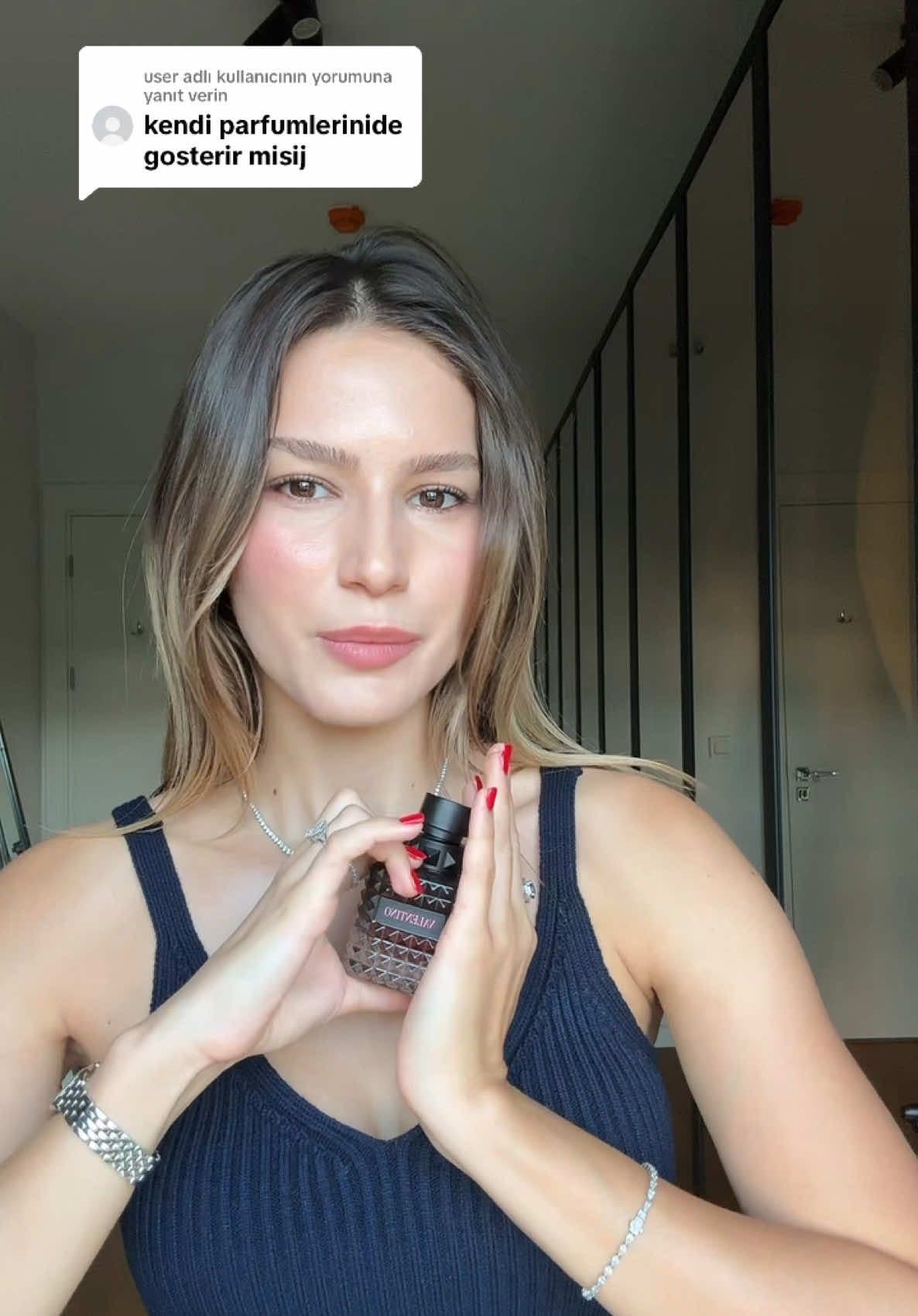 @user adlı kullanıcıya yanıt veriliyor - Son zamanlardaki favori parfümüm Born in Roma Intense🫠 Siz de koleksiyonunuz için kalıcı bir parfüm arıyorsanız deneyebilirsiniz 💜 #işbirliği @Valentino.Beauty  #fragrance