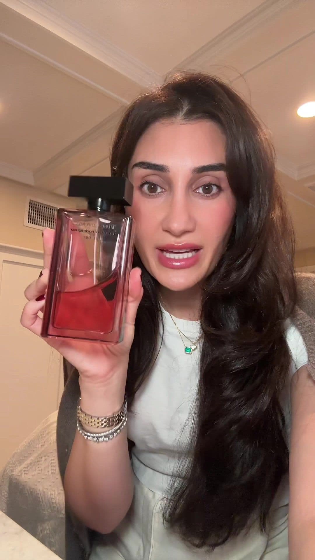 this perfume is perfect for the transition from late summer into early autumn 🍁🍂✨ #perfume #perfumereview #perfumetiktok #persian #middleeastern #perfumecollection #persiantiktok #persians #persiantok #narcisorodriguez @narcisorodriguezparfums 