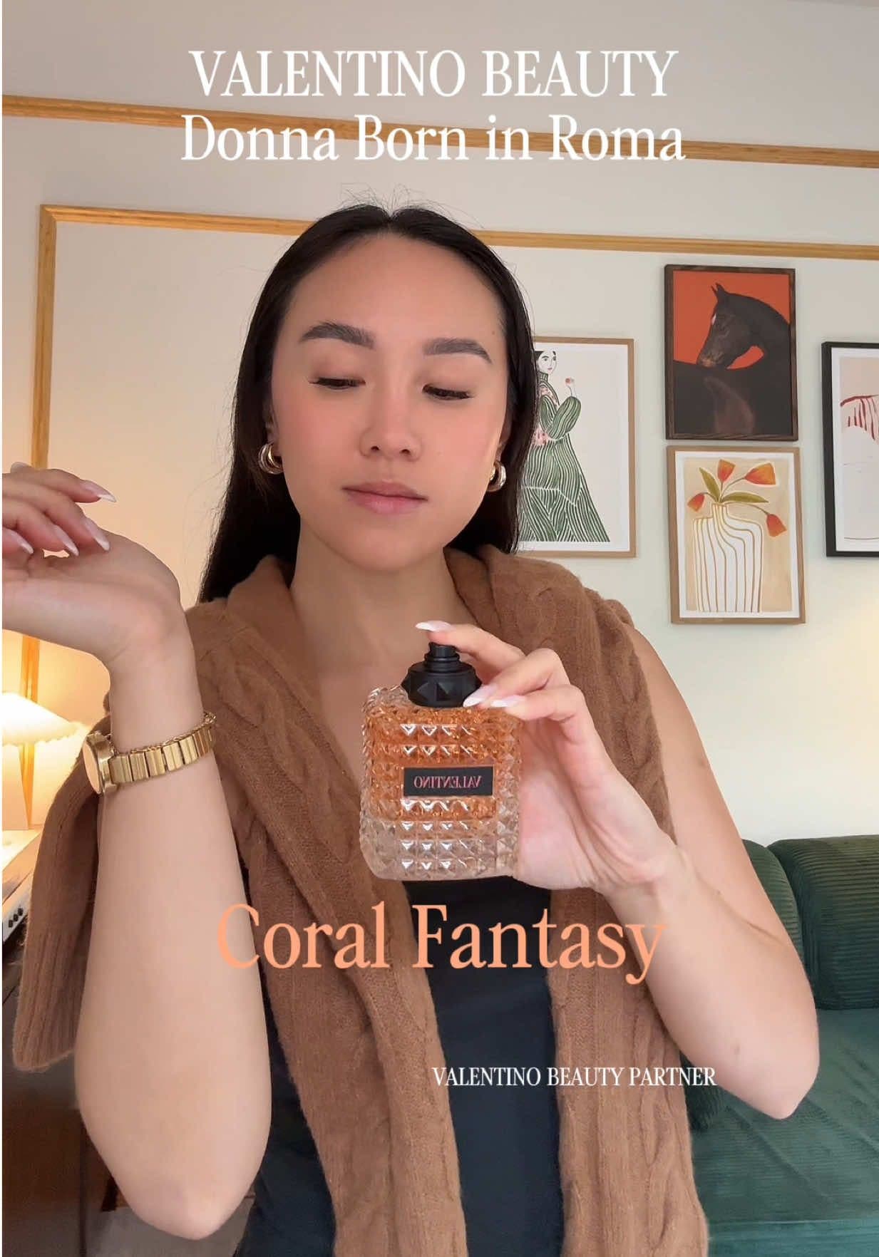 Rainy days, cozy sweaters, and a scent that just goes with everything - @Valentino.Beauty Donna Born in Roma Coral Fantasy — bright, soft, warm… basically fall in a bottle ☕️🍂✨ #valentinobeauty #valentinobeautypartner  #borninroma  #fragrance   