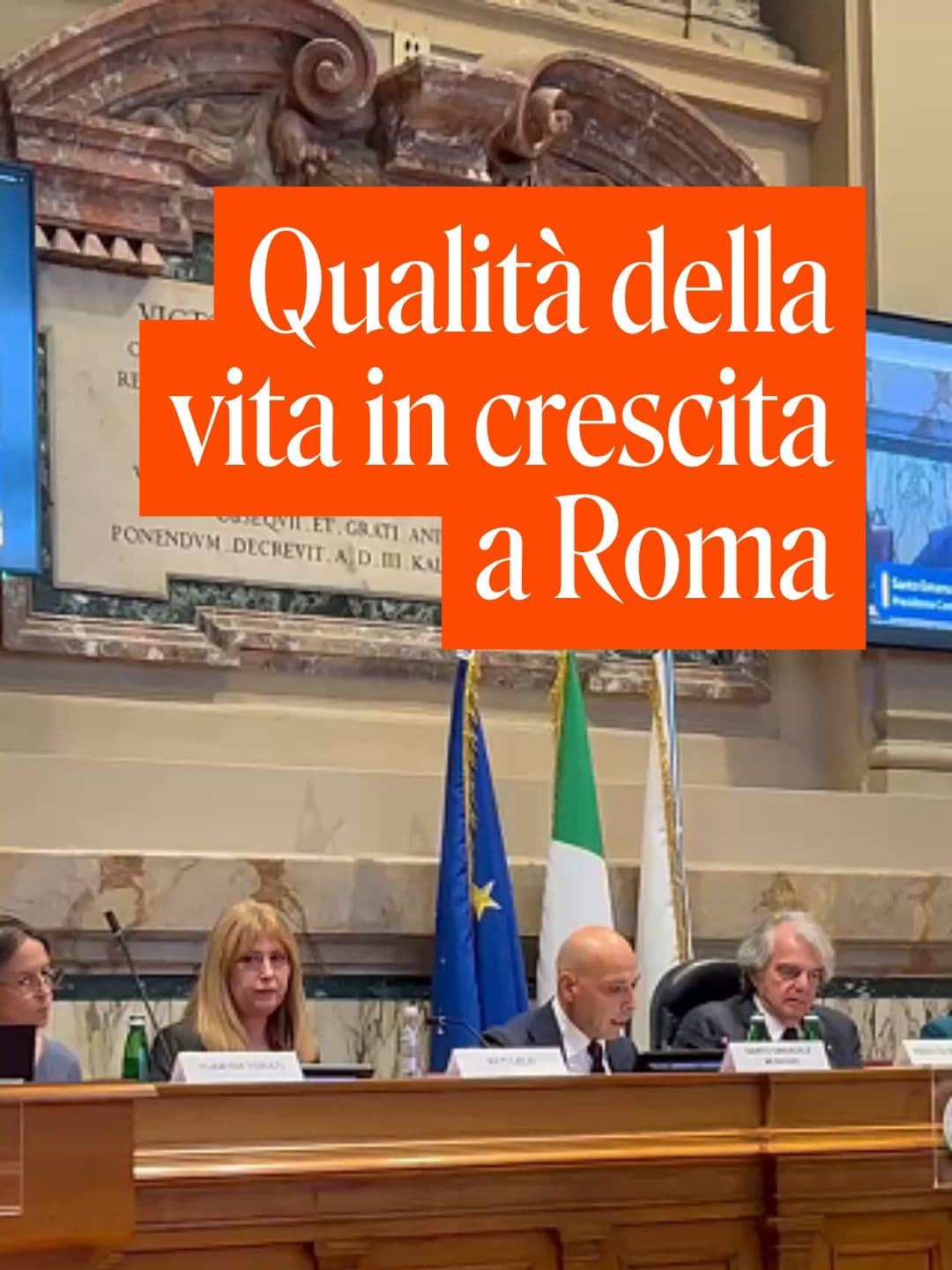 La qualità della vita che cresce e i servizi pubblici locali che superano la sufficienza. L’edizione 2025 dell’indagine Acos, presentata nella mattinata di martedì 30 settembre al Cnel, restituisce l’immagine di una città che migliora. Il voto medio attribuito dai cittadini alla qualità della vita nella Capitale è stato 6,71, in crescita rispetto al 6,60 del 2024 e al 6,69 del 2023. Quasi nove romani su dieci si dichiarano soddisfatti: l’87,5 per cento, con un aumento di 2,5 punti percentuali rispetto all’anno precedente. Il 26 per cento degli intervistati esprime livelli alti di soddisfazione, in crescita di 3 punti.  La rilevazione è stata condotta a giugno 2025 su un campione di 5.760 cittadini, con risultati significativi per tutti i municipi. La qualità della vita è valutata sopra la sufficienza in ogni territorio, con valori compresi tra 6,4 e 6,9. Il punteggio più alto si registra nel I municipio (centro storico), con 6,87, mentre quello più basso è nel IV municipio (Tiburtino-San Basilio-Settecamini), con 6,49. In generale si nota una tendenza alla convergenza, con punte vicino al 7 in diverse aree.  Sul fronte dei servizi, i cittadini riconoscono l’eccellenza di musei civici (7,3), Auditorium (7,2), Bioparco (7,1), farmacie comunali e servizio idrico (entrambi sopra il 7). Positive anche le valutazioni per biblioteche comunali, parchi e illuminazione pubblica. I servizi legati alla mobilità – trasporto pubblico, taxi e metropolitane – ottengono voti tra il 6 e il 6,4, attestandosi sulla sufficienza. Restano sotto la media, seppur in miglioramento, igiene urbana e pulizia delle strade: 5,1 per la raccolta dei rifiuti e 4,9 per la pulizia.