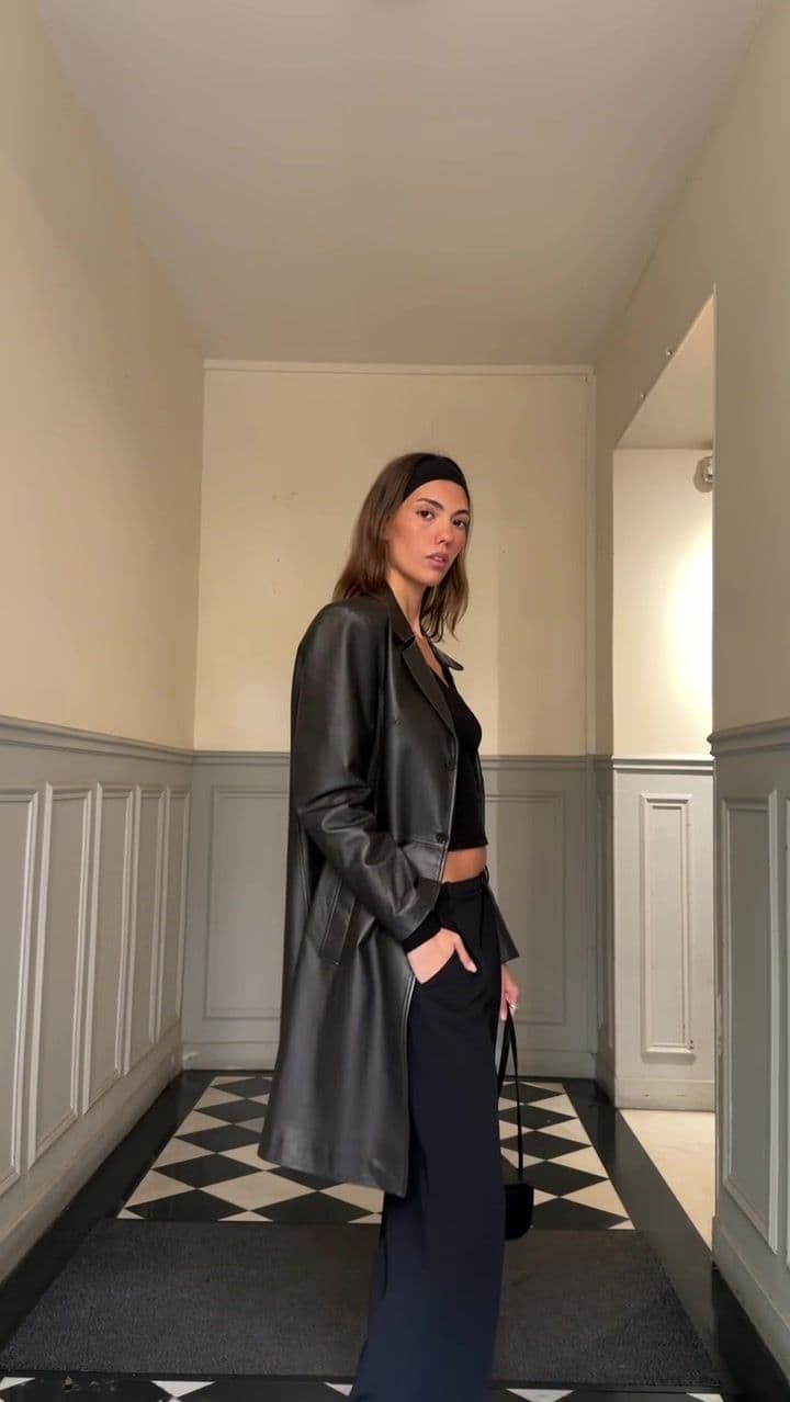 Can’t stop wearing this leather trench #falloutifits #parisianstyle #leathertrench #trenchcoat #leatherjacket 