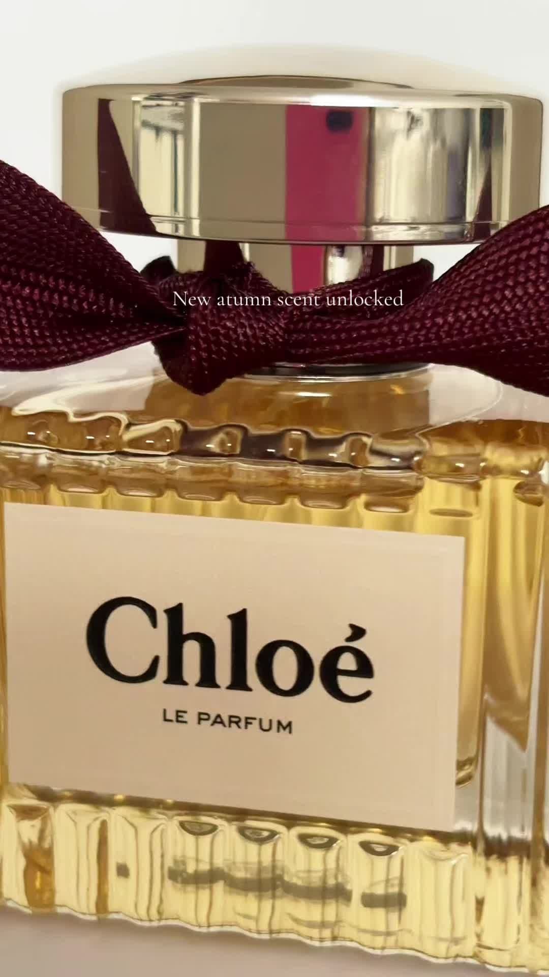 Always Chloé girl 🤍 A new autumn scent unlocked - warm, elegant, effortlessly timeless. Notes of jasmine absolute, vanilla, and amber wrap the skin in golden light. #ChloéLeParfum #fragrancetok #AutumnMood #perfumetok #douglasbeautytester [Anzeige] @Douglas Cosmetics @Douglas Creator 