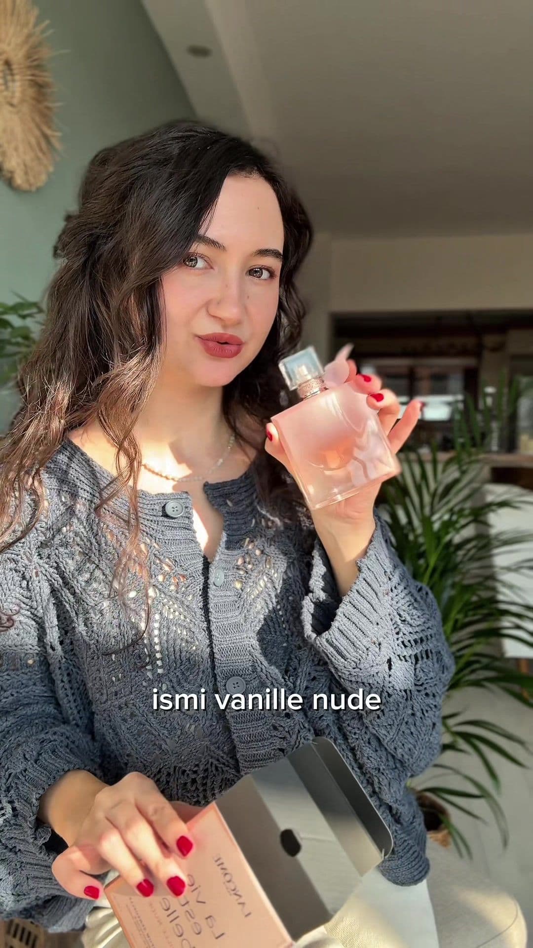 Lancome La Vie Est Belle Vanille Nude 🎀 deneyen var mı , siz nasıl buldunuz yorumlara yazmayı unutmayın 🥰 Video sponsorlu değildir, ürün bana marka tarafından paylaşım zorunluluğu olmadan *hediye edilmiştir. Yasa gereği *reklam  #parfümönerisi #parfümler #parfümönerileri #kalıcıparfum 