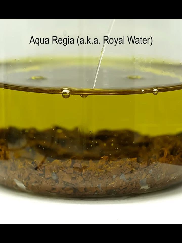 Turning old jewelry into pure gold bars (4)