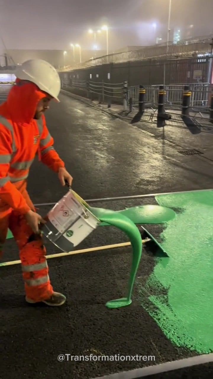 Je fais du marquage au sol sur la route, un métier très technique#metier #travauxpublique #marquage #sol 