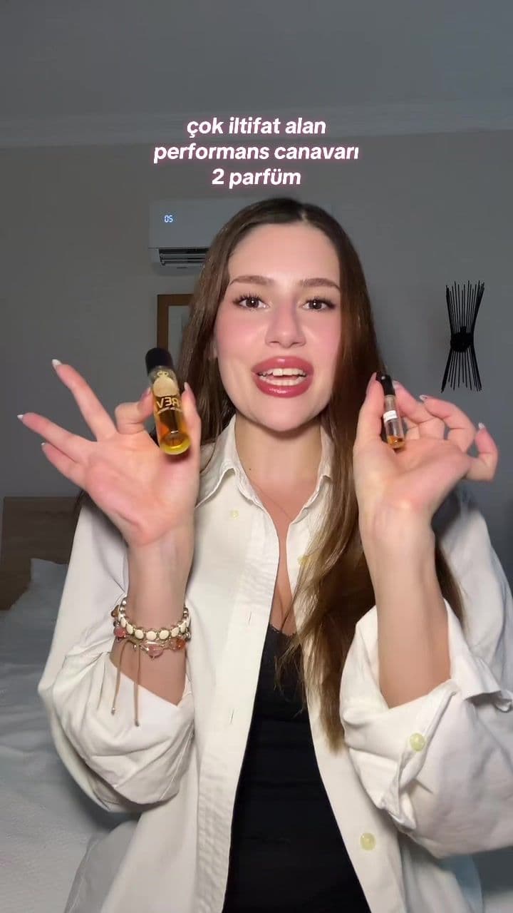 Bu seyahatimde yanımda getirdiğim ve defalarca iltifat aldığım kalıcılıkları da efsane olan iki kokuyu anlatıyorum🫠 @Doros Parfüm khamrah lattafa @Ereva Parfüm chloe nomade jasmin naturel 🤍 *reklam değil  #kalıcıparfum #iltifataldıranparfümler #parfüm #parfümtiktok #perfume 