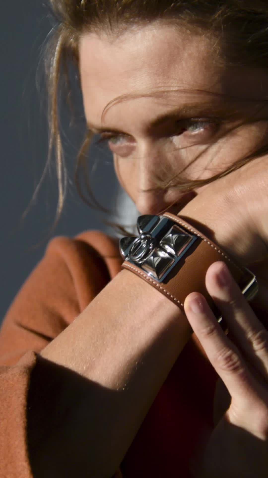 Barénia Eau de Parfum Intense met en lumière une facette nouvelle du chypre Hermès, expression d'une sensualité profonde et mystérieuse. #HermesBarenia #HermesFragrances #Beautysuccess